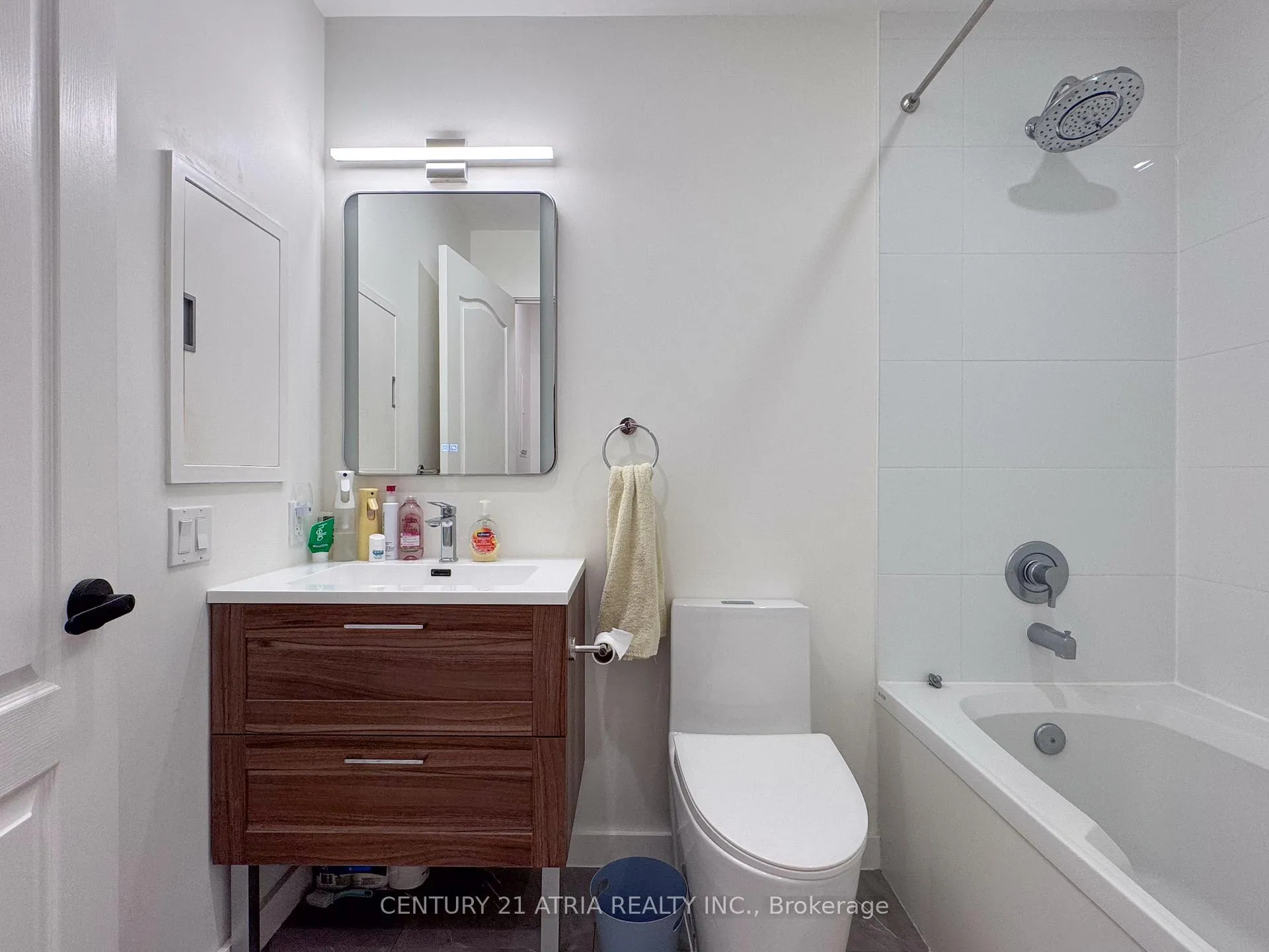 Photo 4 of Unit 704, 555 Yonge Street, Toronto, Church-Yonge Corridor — HOMEH