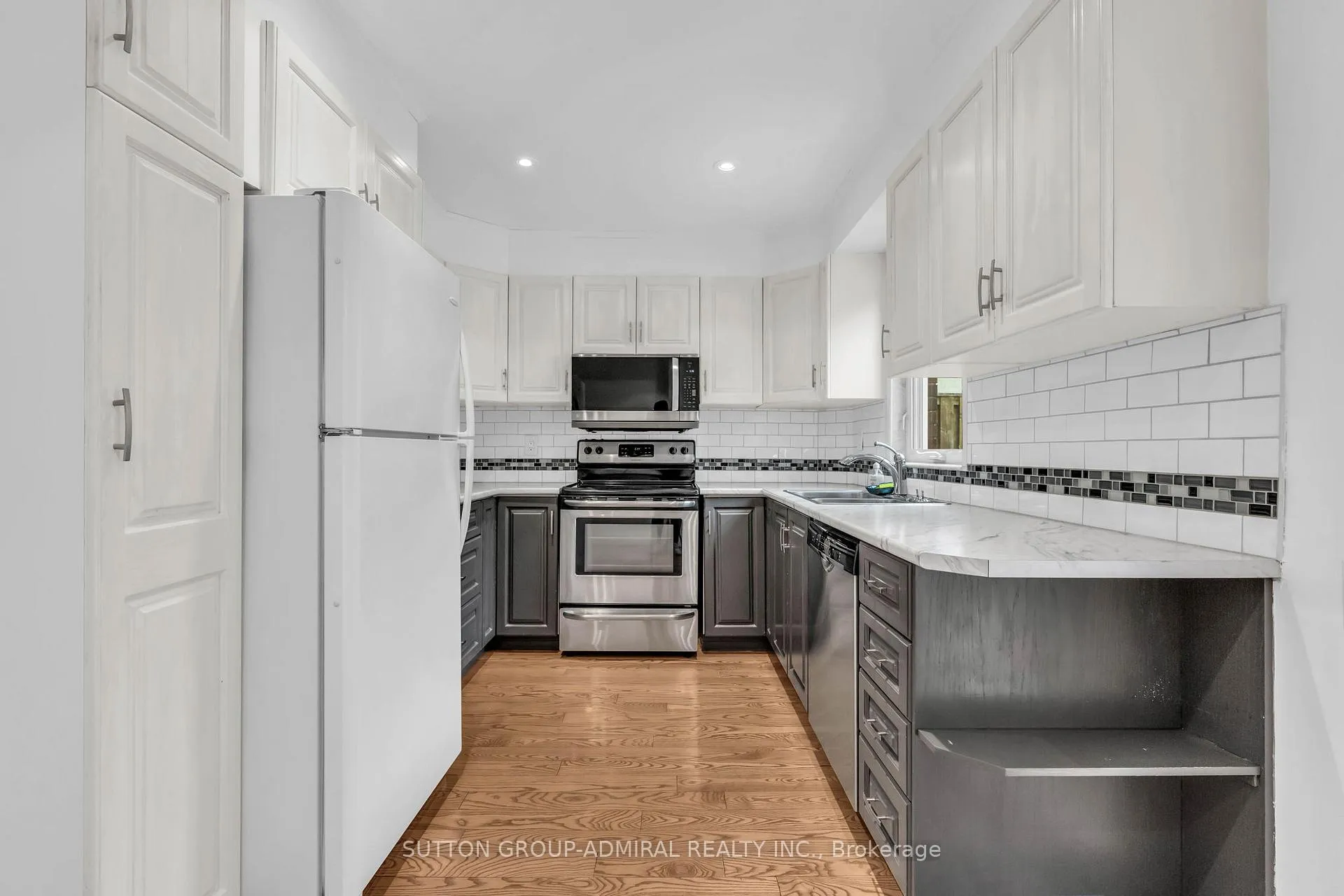 Photo 12 of 569 Nairn Avenue, Toronto, Caledonia-Fairbank — HOMEH