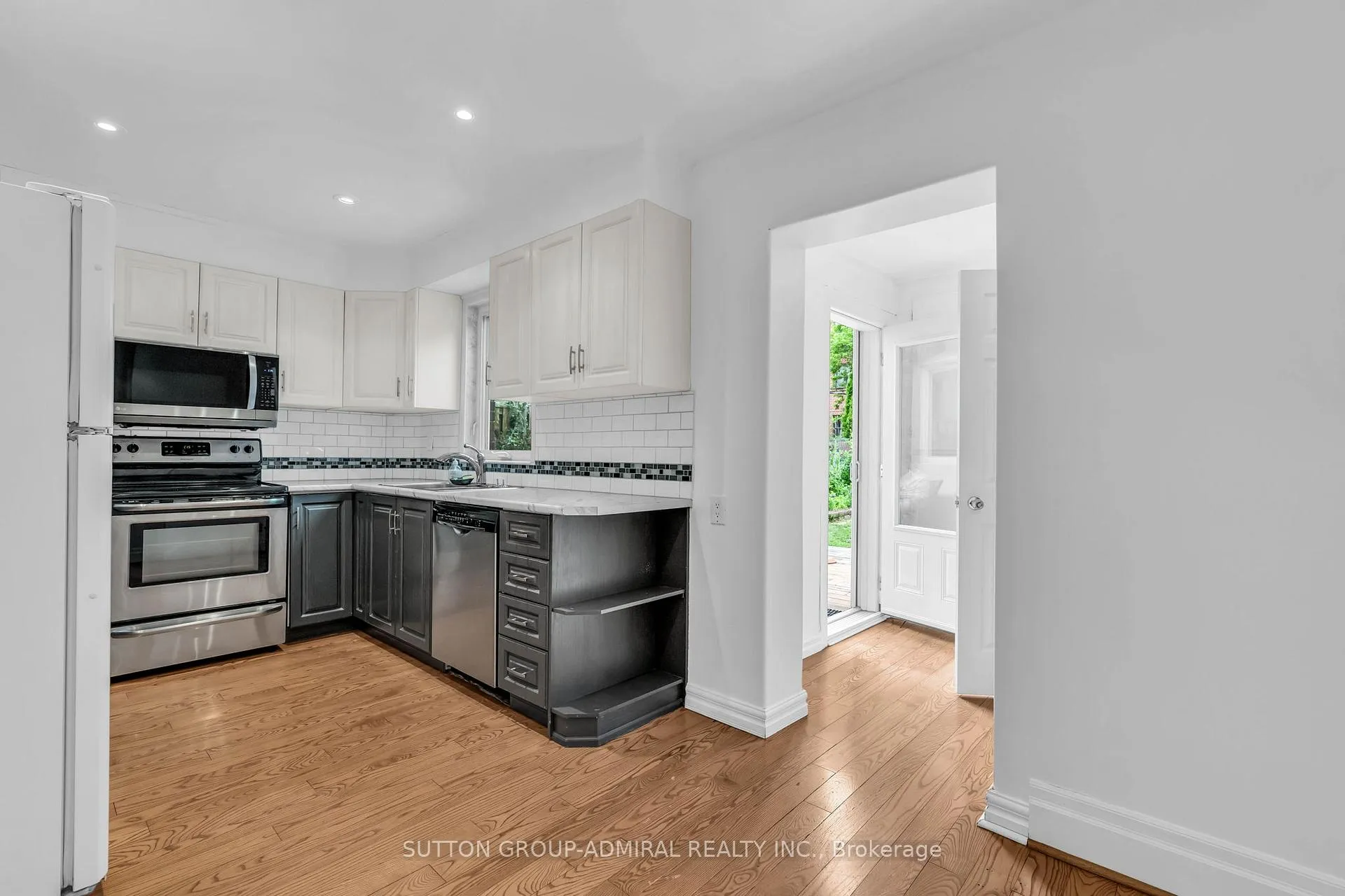 Photo 14 of 569 Nairn Avenue, Toronto, Caledonia-Fairbank — HOMEH