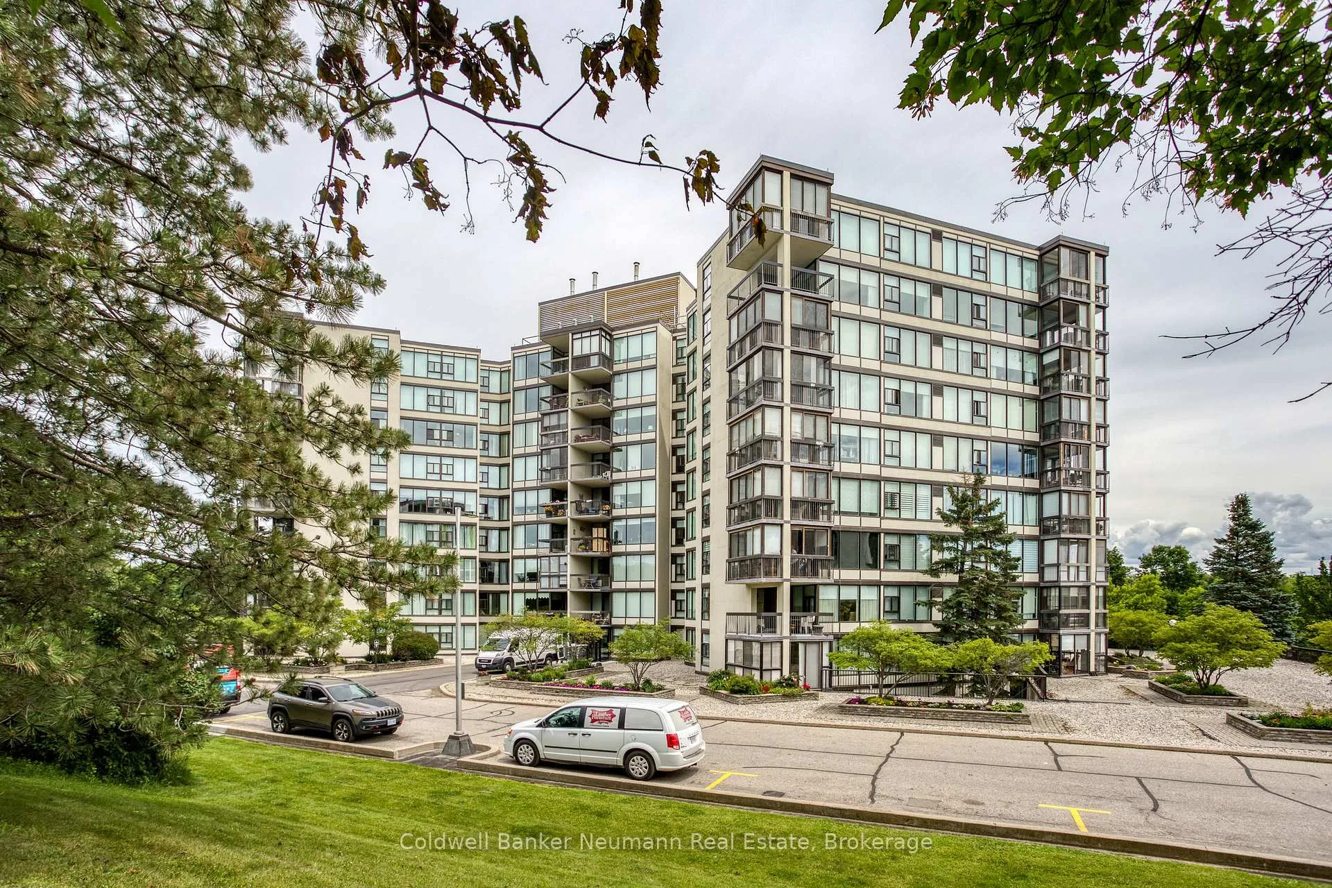 Photo of Unit 205, 23 Woodlawn Road E