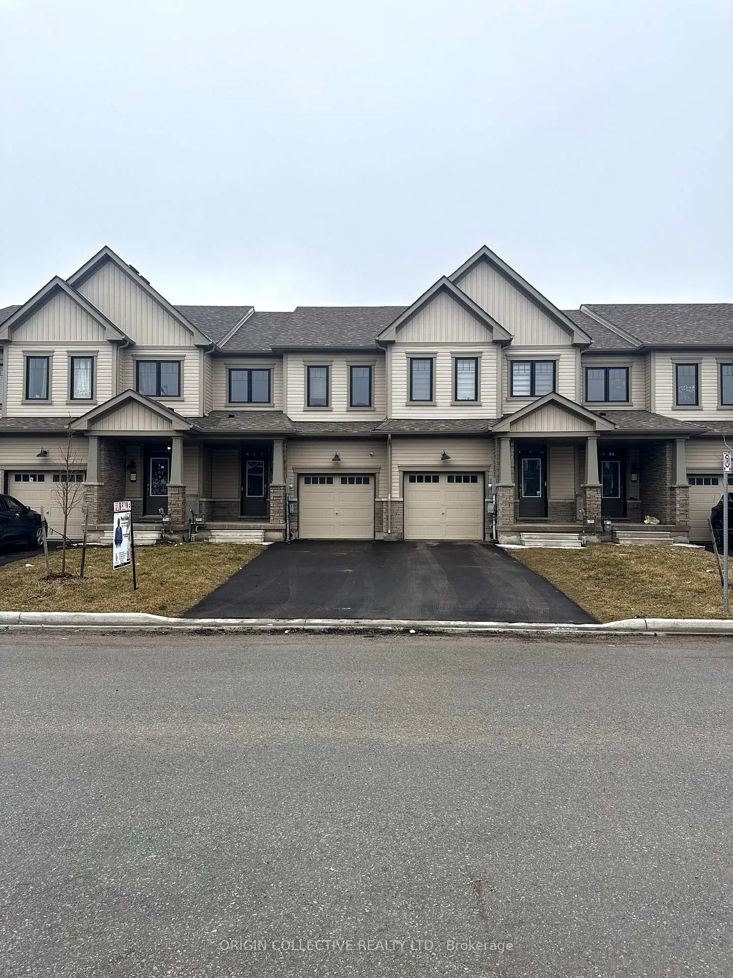 Photo 1 of 117 Keelson Street N, Welland, Dain City — HOMEH