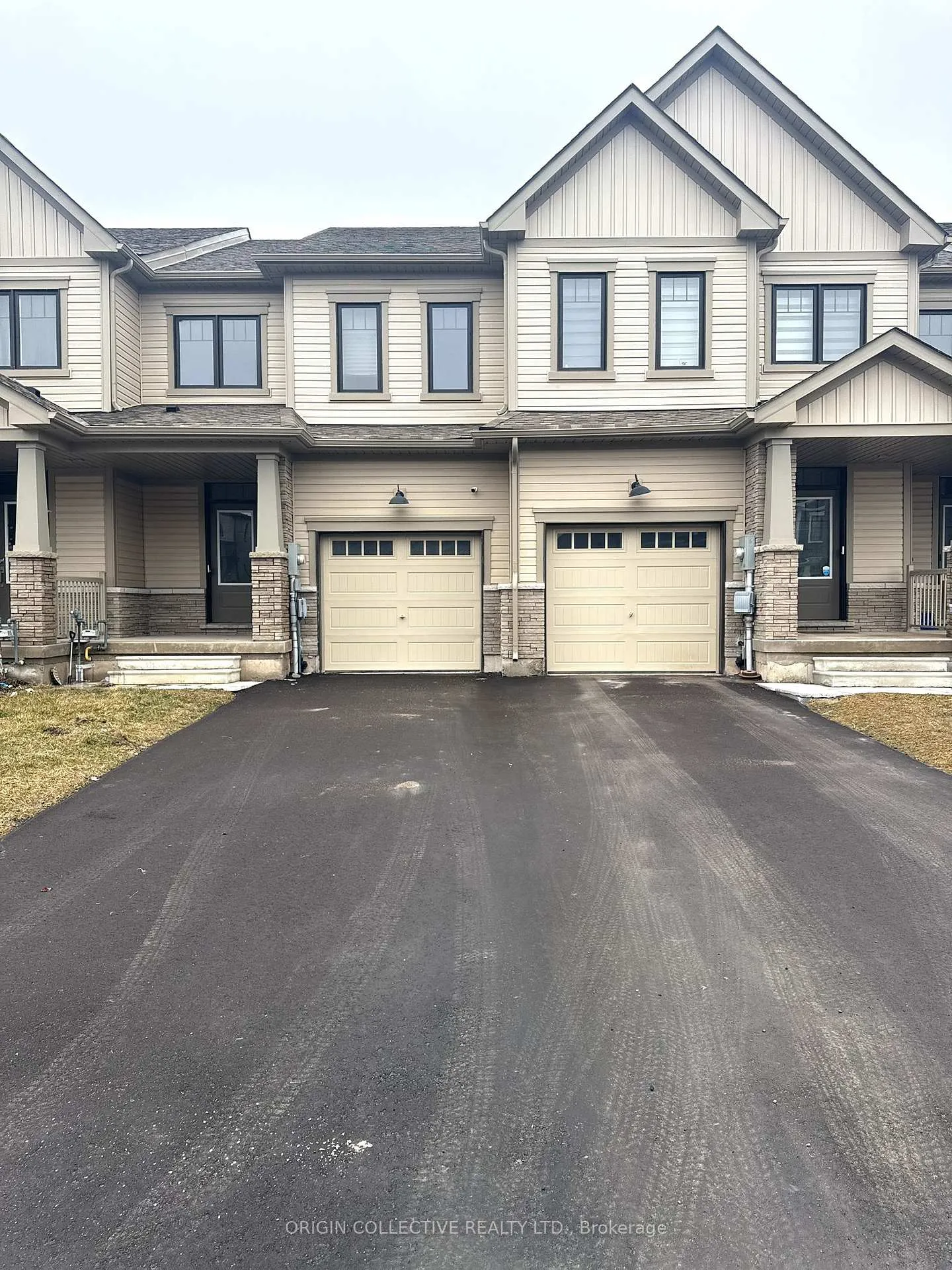 Photo 2 of 117 Keelson Street N, Welland, Dain City — HOMEH