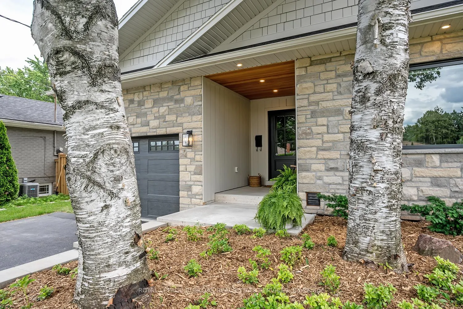 Photo 2 of 894 Condor Drive, Burlington, LaSalle — HOMEH