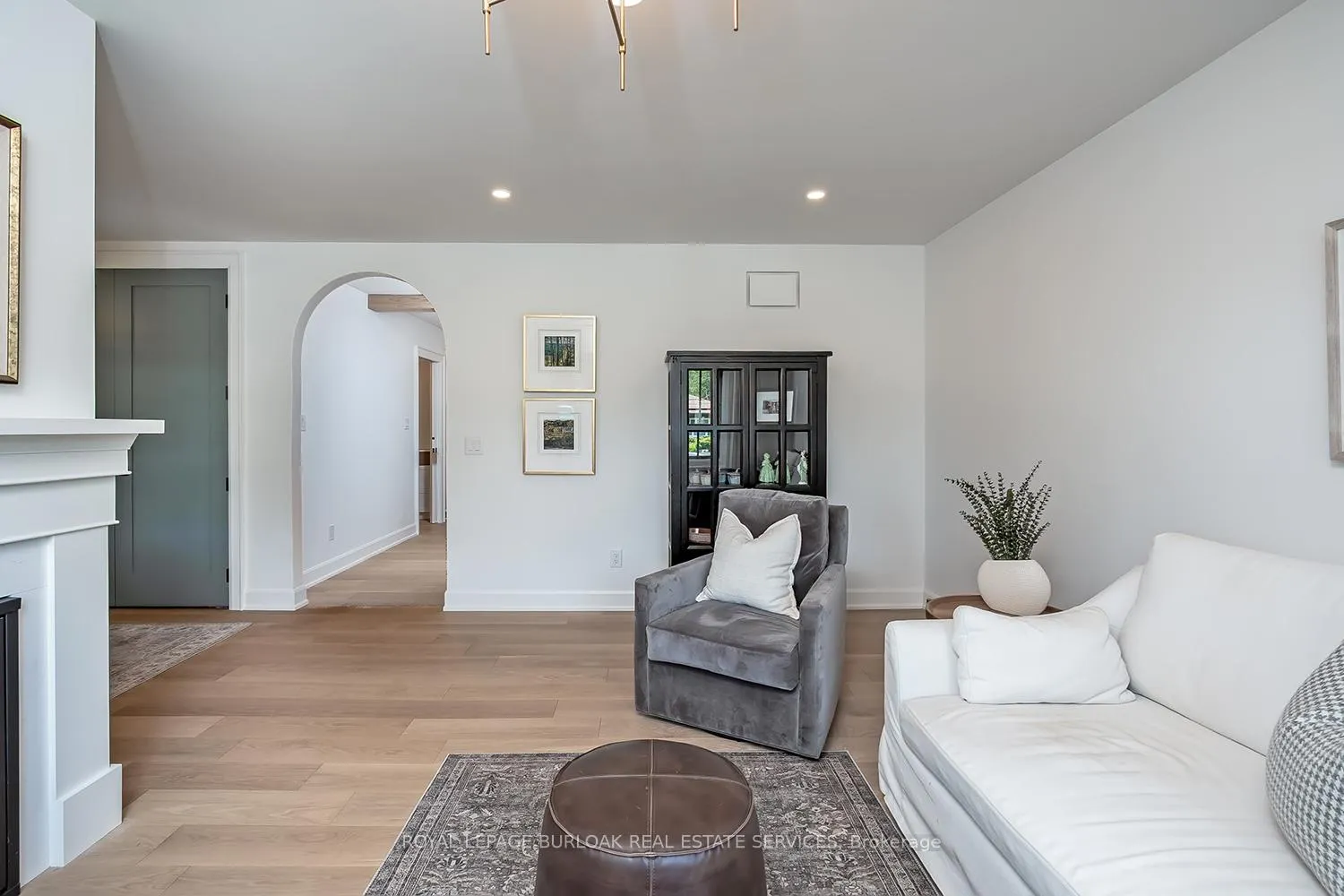 Photo 7 of 894 Condor Drive, Burlington, LaSalle — HOMEH