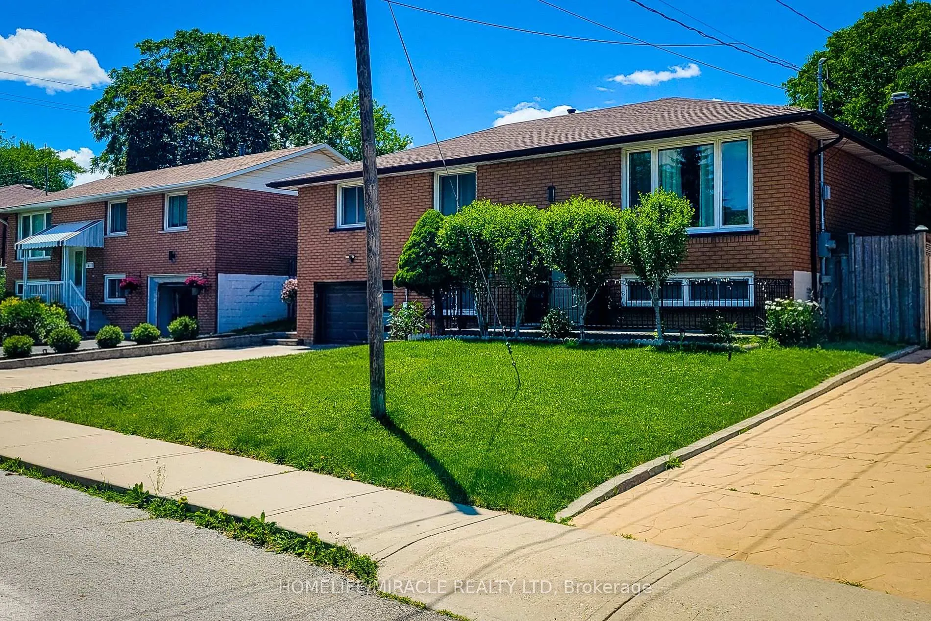 Photo 3 of 12 Maitland Avenue E, Hamilton, Greeningdon — HOMEH