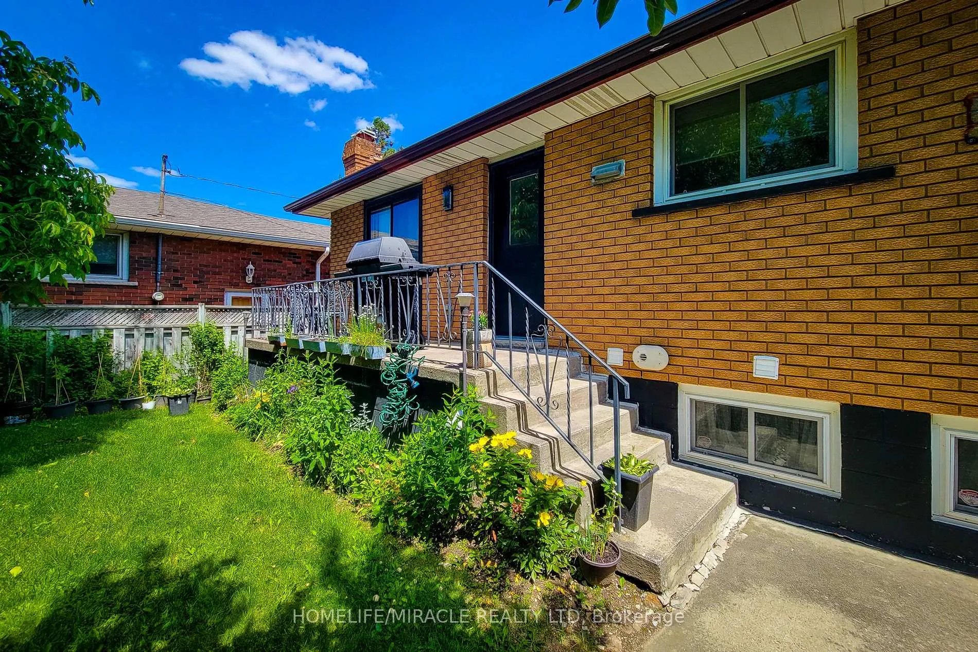 Photo 6 of 12 Maitland Avenue E, Hamilton, Greeningdon — HOMEH