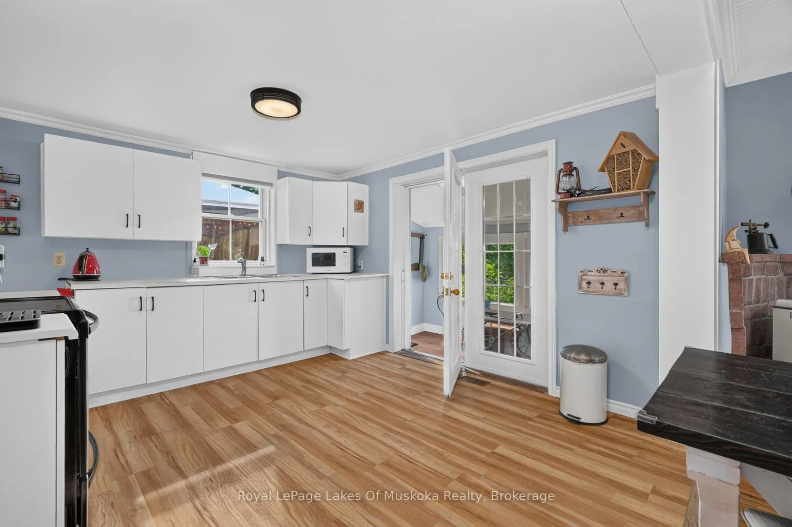 Photo 9 of 21 Lakeview Avenue W, Kearney — HOMEH