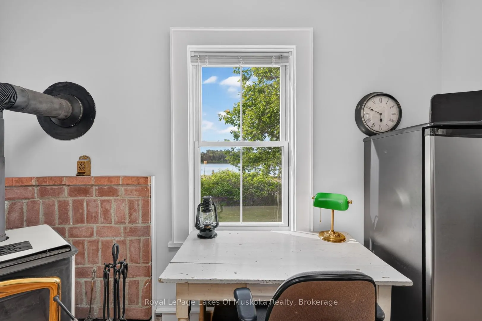 Photo 11 of 21 Lakeview Avenue W, Kearney — HOMEH