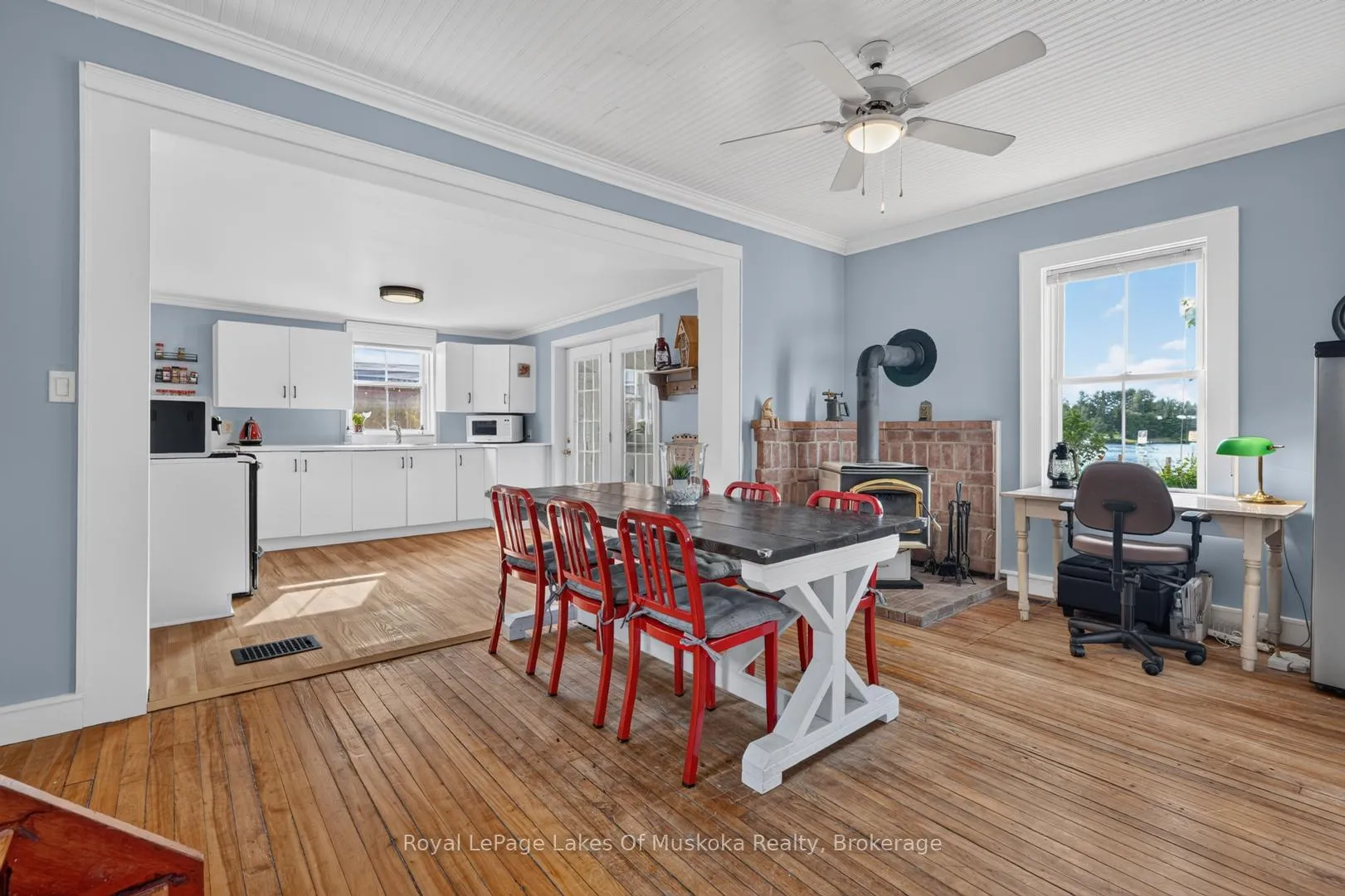 Photo 12 of 21 Lakeview Avenue W, Kearney — HOMEH