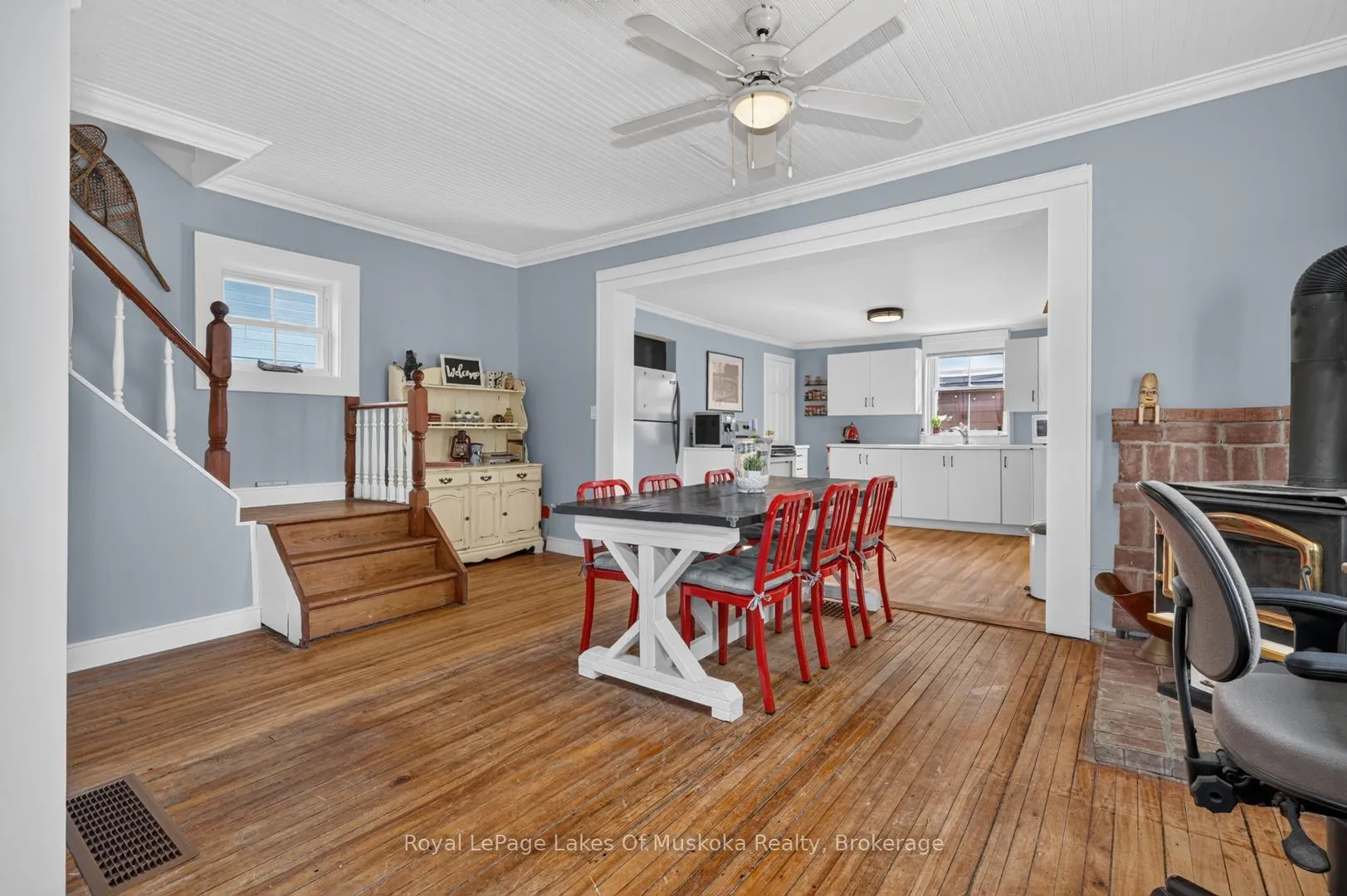 Photo 13 of 21 Lakeview Avenue W, Kearney — HOMEH