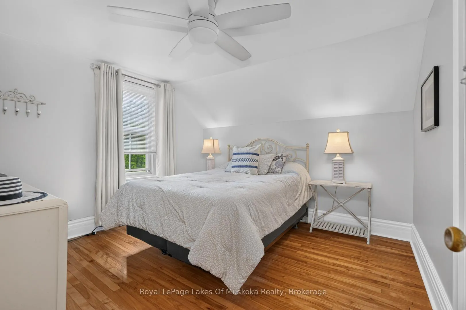Photo 24 of 21 Lakeview Avenue W, Kearney — HOMEH