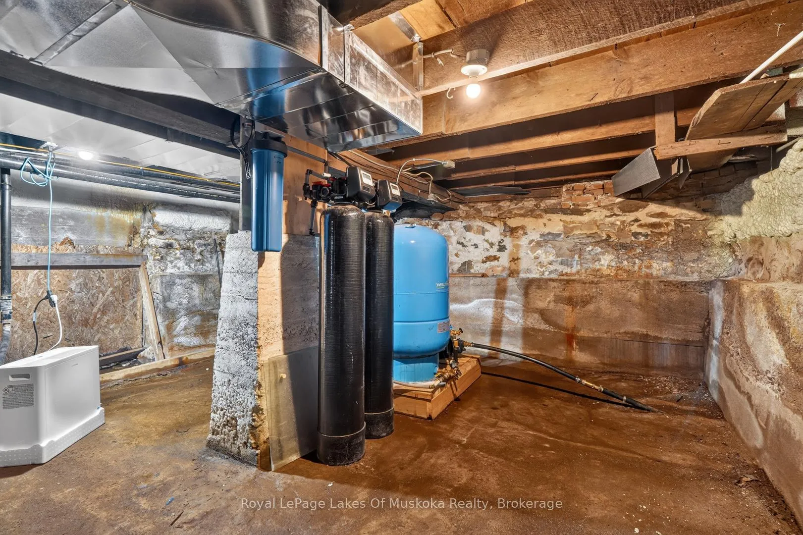 Photo 30 of 21 Lakeview Avenue W, Kearney — HOMEH