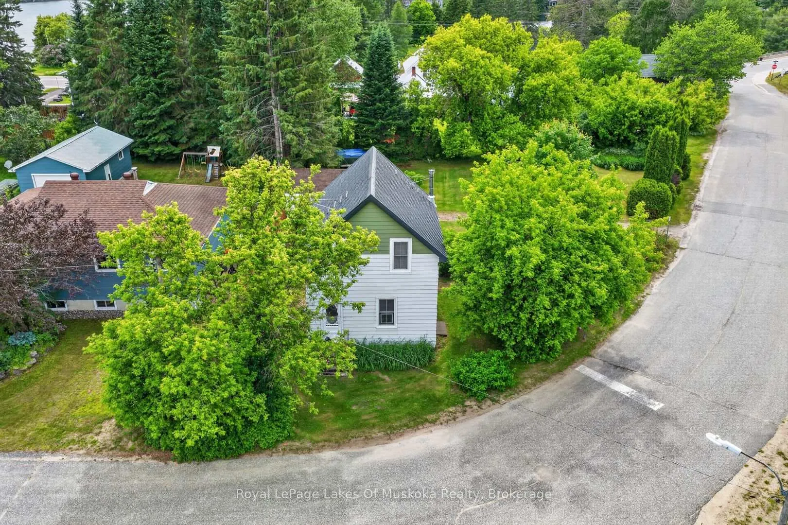 Photo 33 of 21 Lakeview Avenue W, Kearney — HOMEH