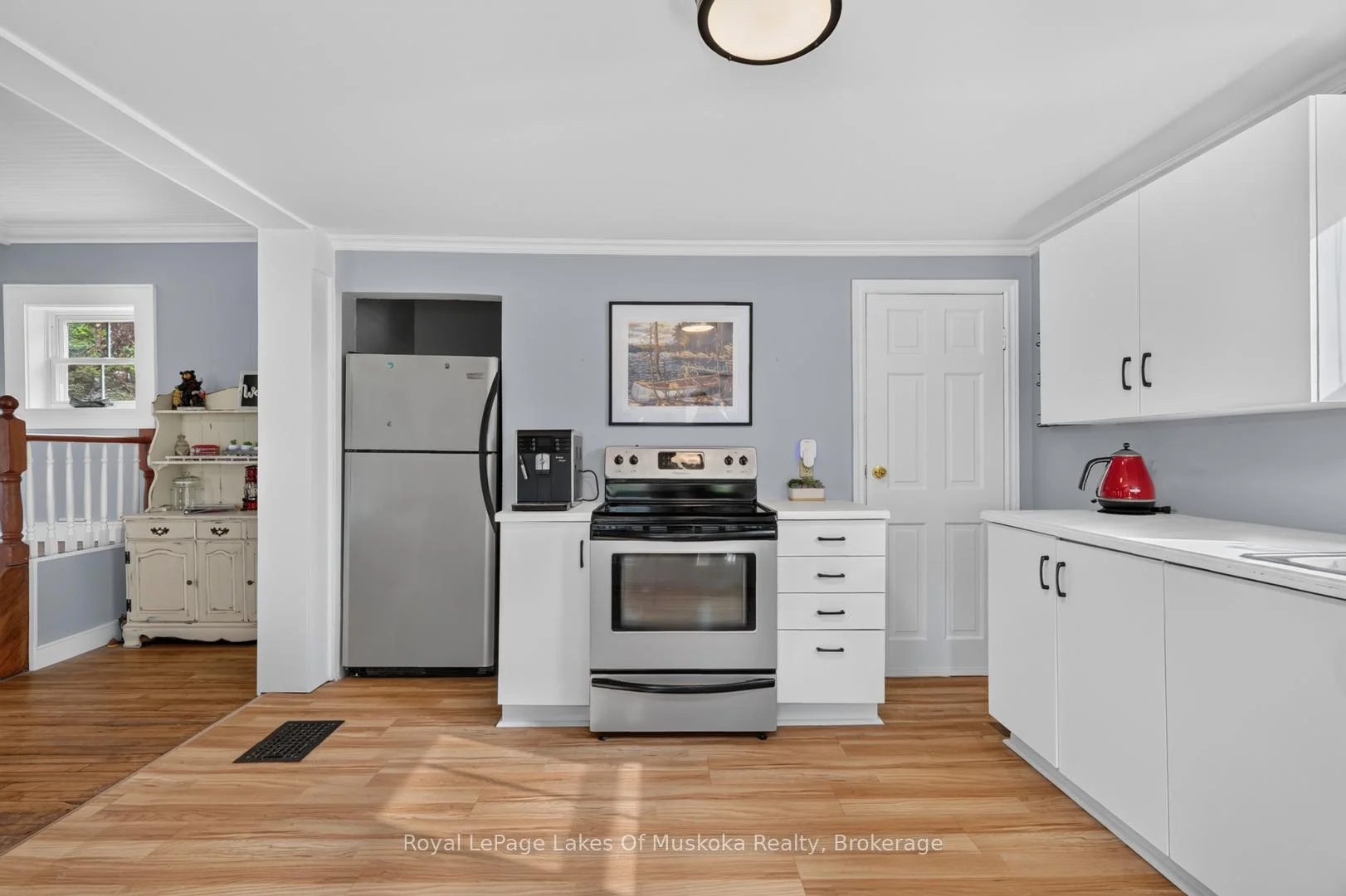 Photo 7 of 21 Lakeview Avenue W, Kearney — HOMEH