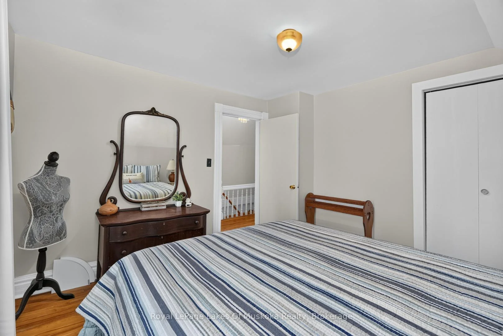 Photo 22 of 21 Lakeview Avenue W, Kearney — HOMEH