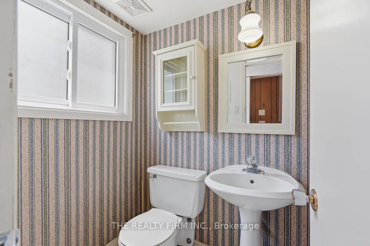 Photo 33 of 52 Maxwell Crescent, London, North H — HOMEH
