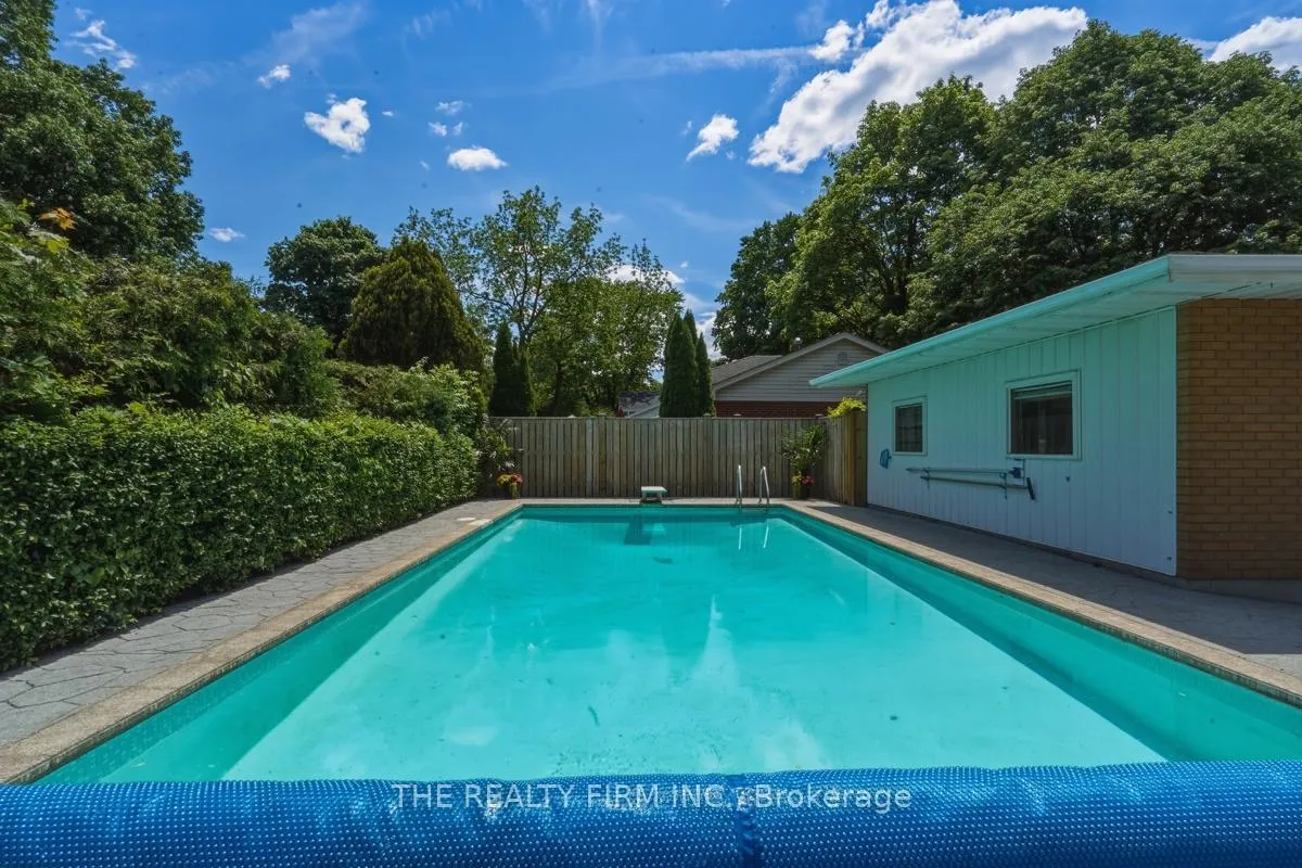 Photo 39 of 52 Maxwell Crescent, London, North H — HOMEH