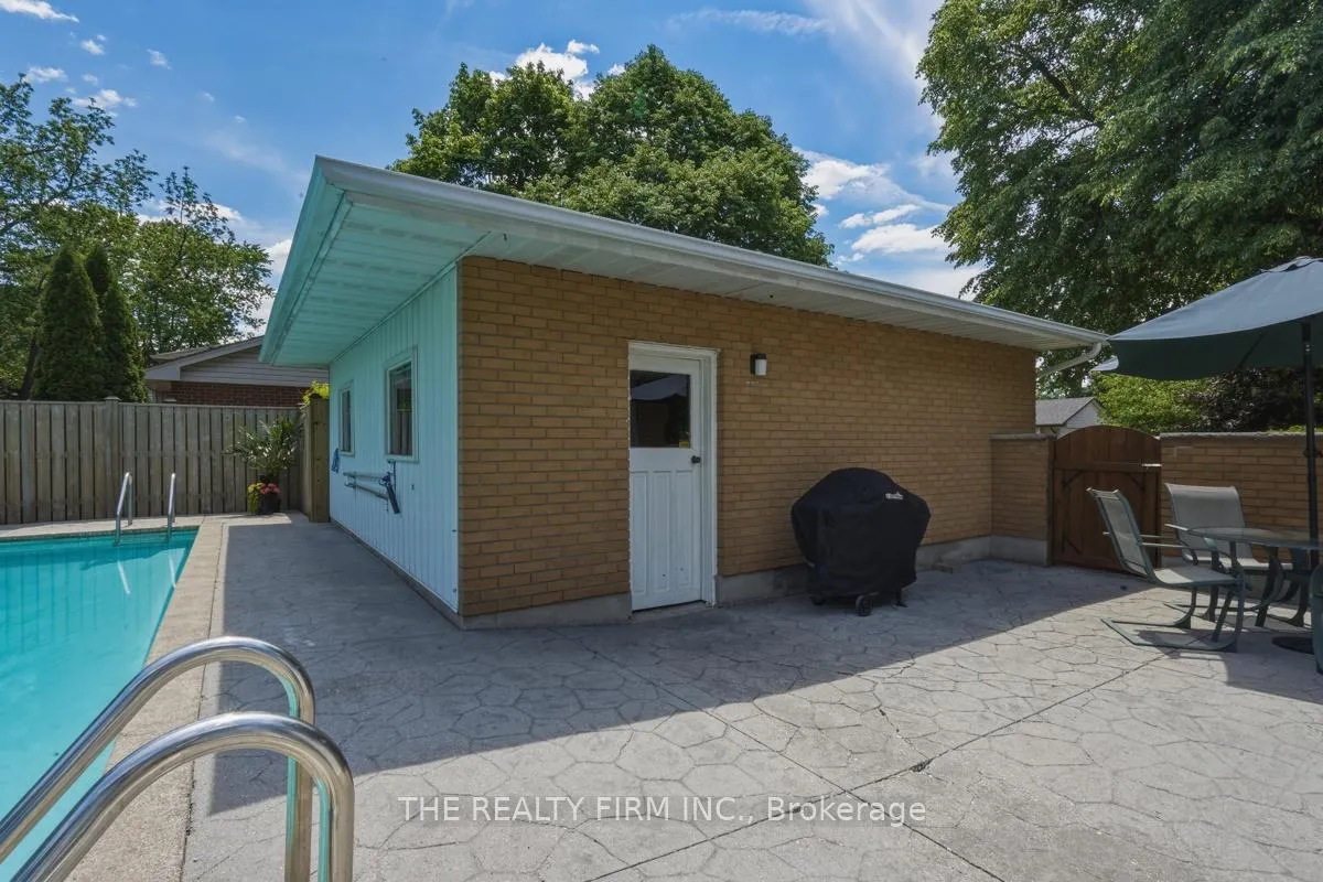 Photo 42 of 52 Maxwell Crescent, London, North H — HOMEH