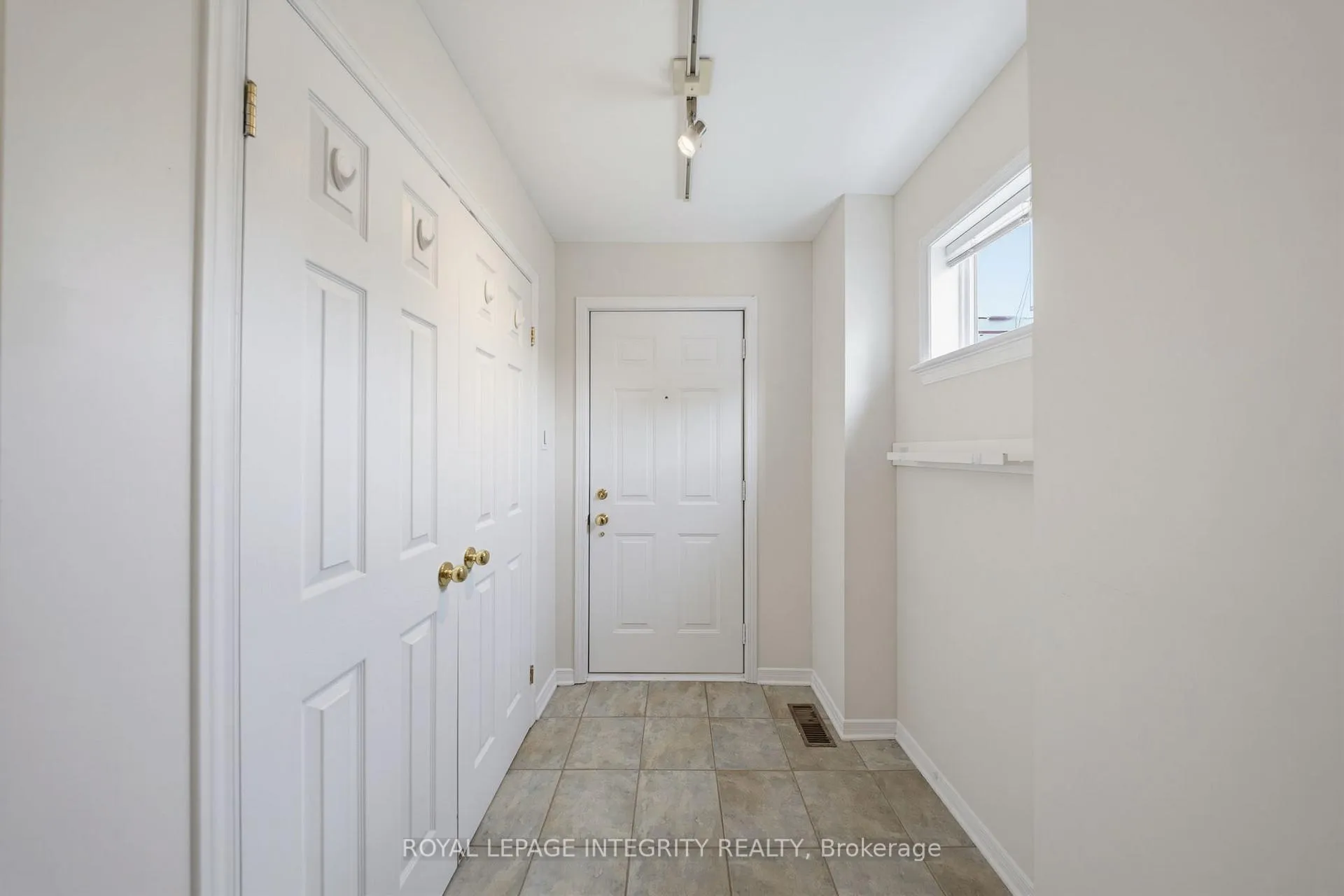 Photo 3 of 2 Panorama Private, Ottawa, Ottawa West — HOMEH