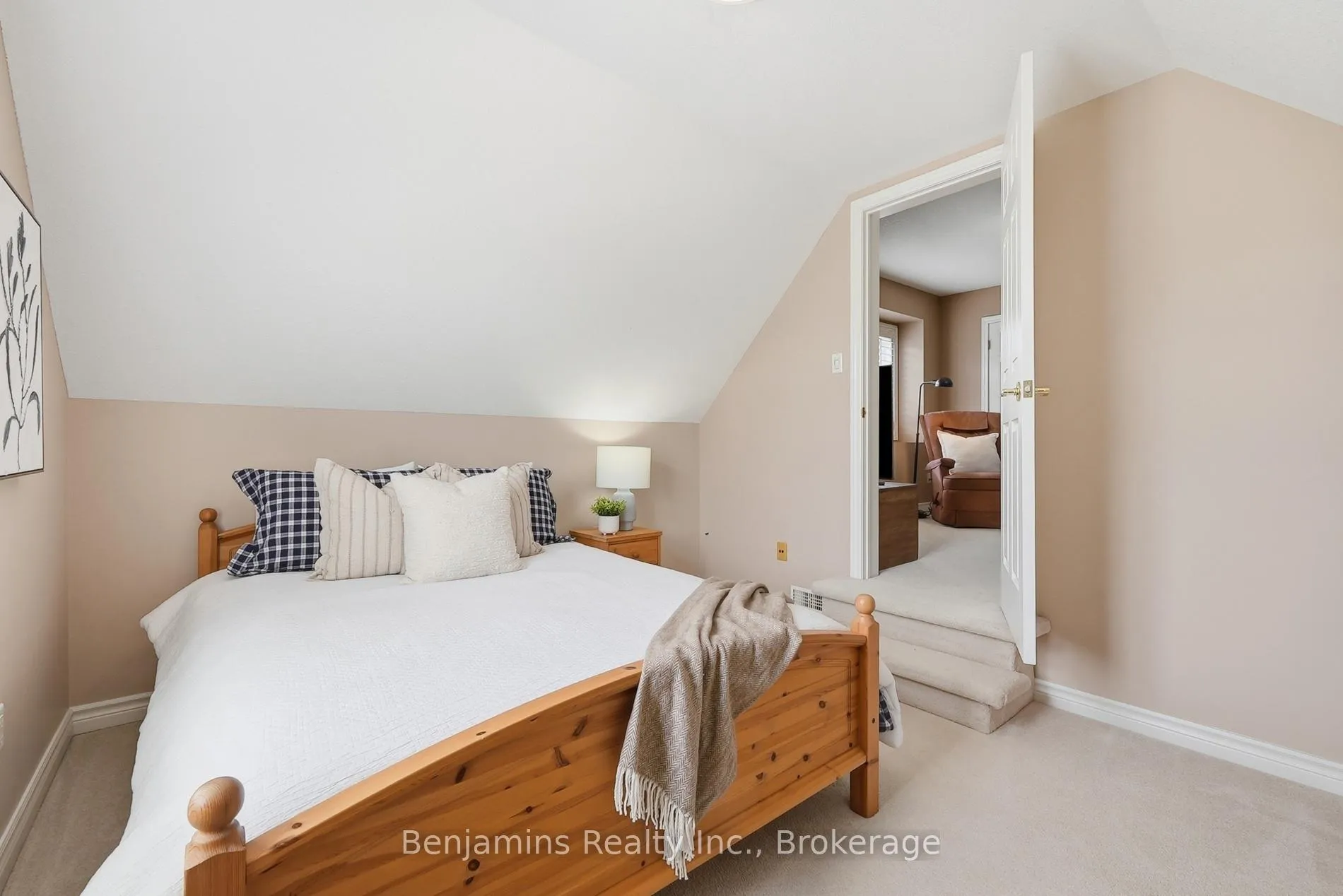 Photo 30 of 36 Weberlyn Crescent, Woolwich — HOMEH