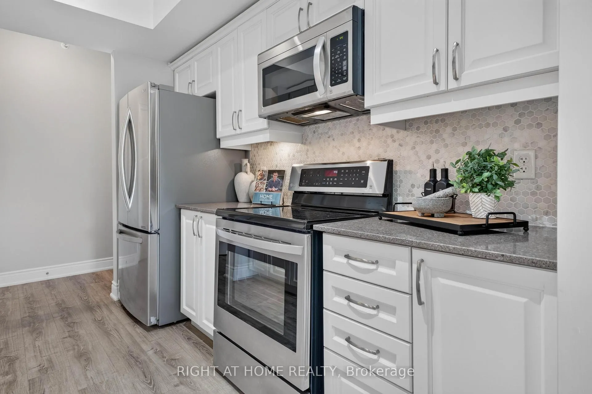 Photo 7 of Unit 111, 42 Ferndale Drive S, Barrie, Ardagh — HOMEH