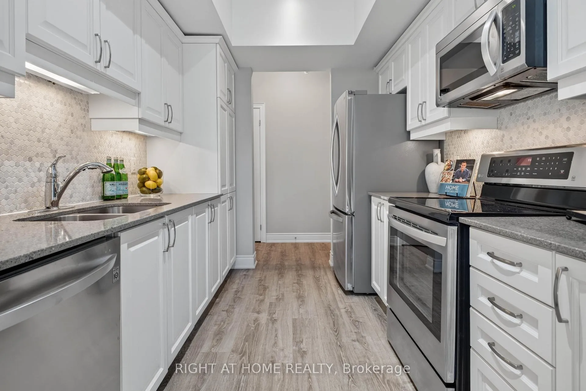 Photo 8 of Unit 111, 42 Ferndale Drive S, Barrie, Ardagh — HOMEH