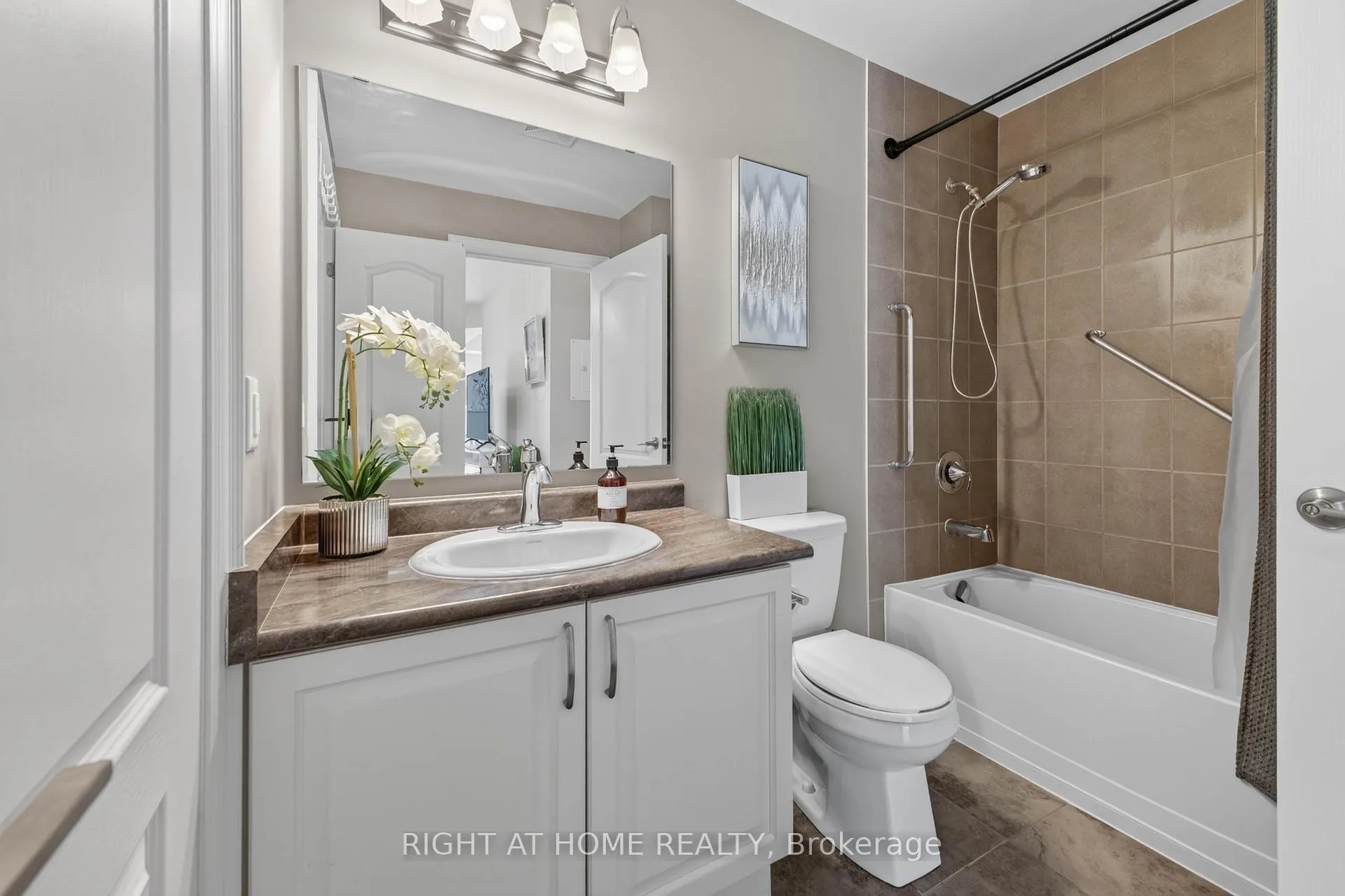 Photo 10 of Unit 111, 42 Ferndale Drive S, Barrie, Ardagh — HOMEH