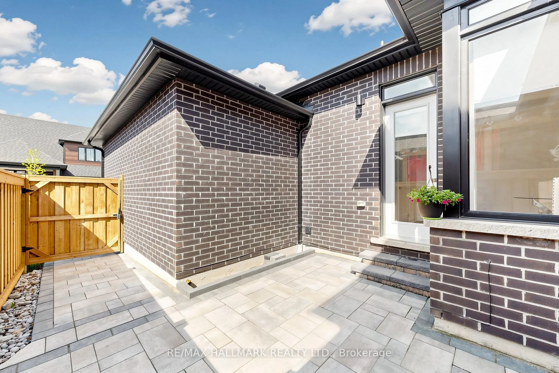 Photo 39 of 16 Vern Robertson Gate, Uxbridge — HOMEH