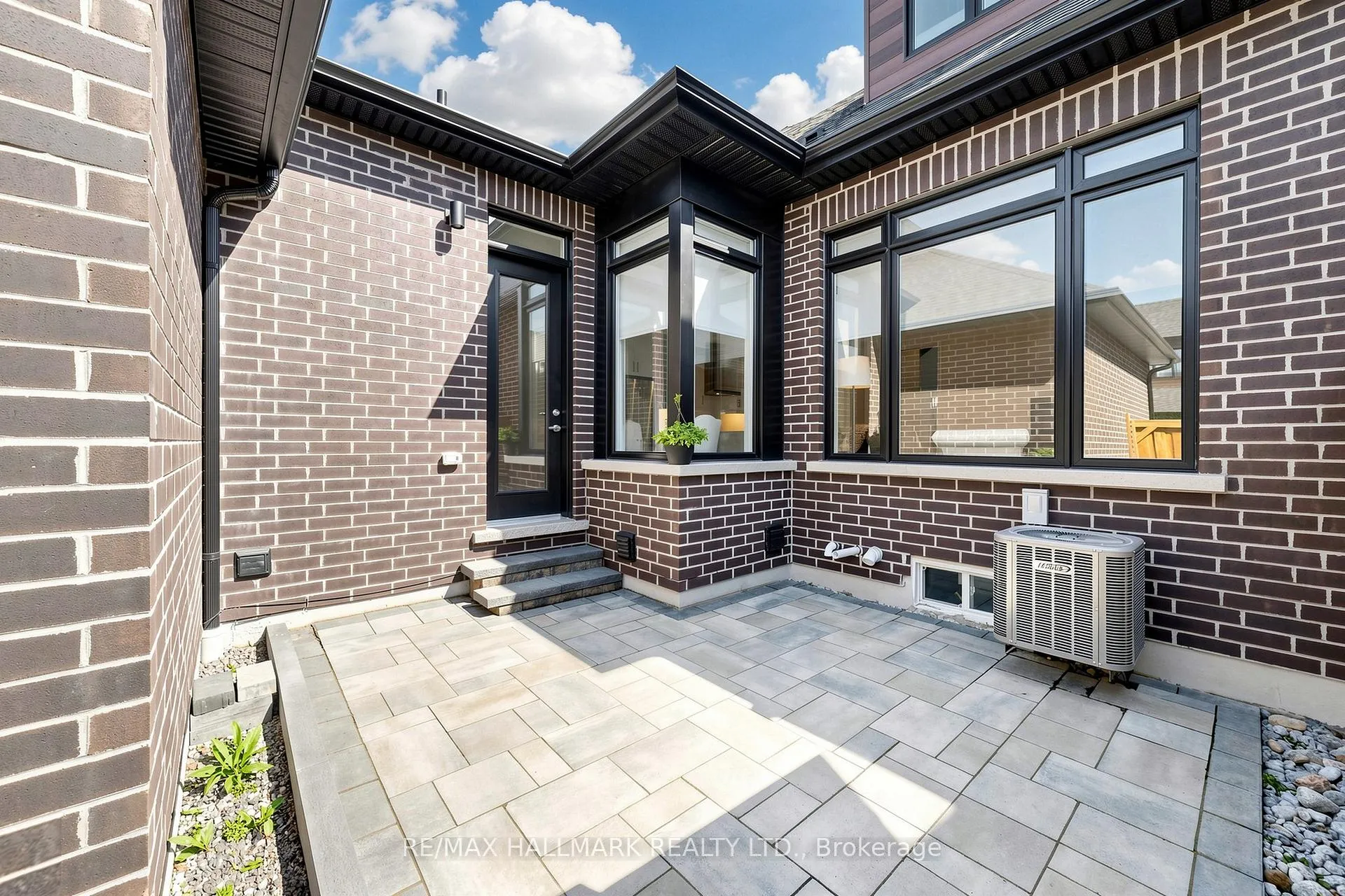 Photo 40 of 16 Vern Robertson Gate, Uxbridge — HOMEH