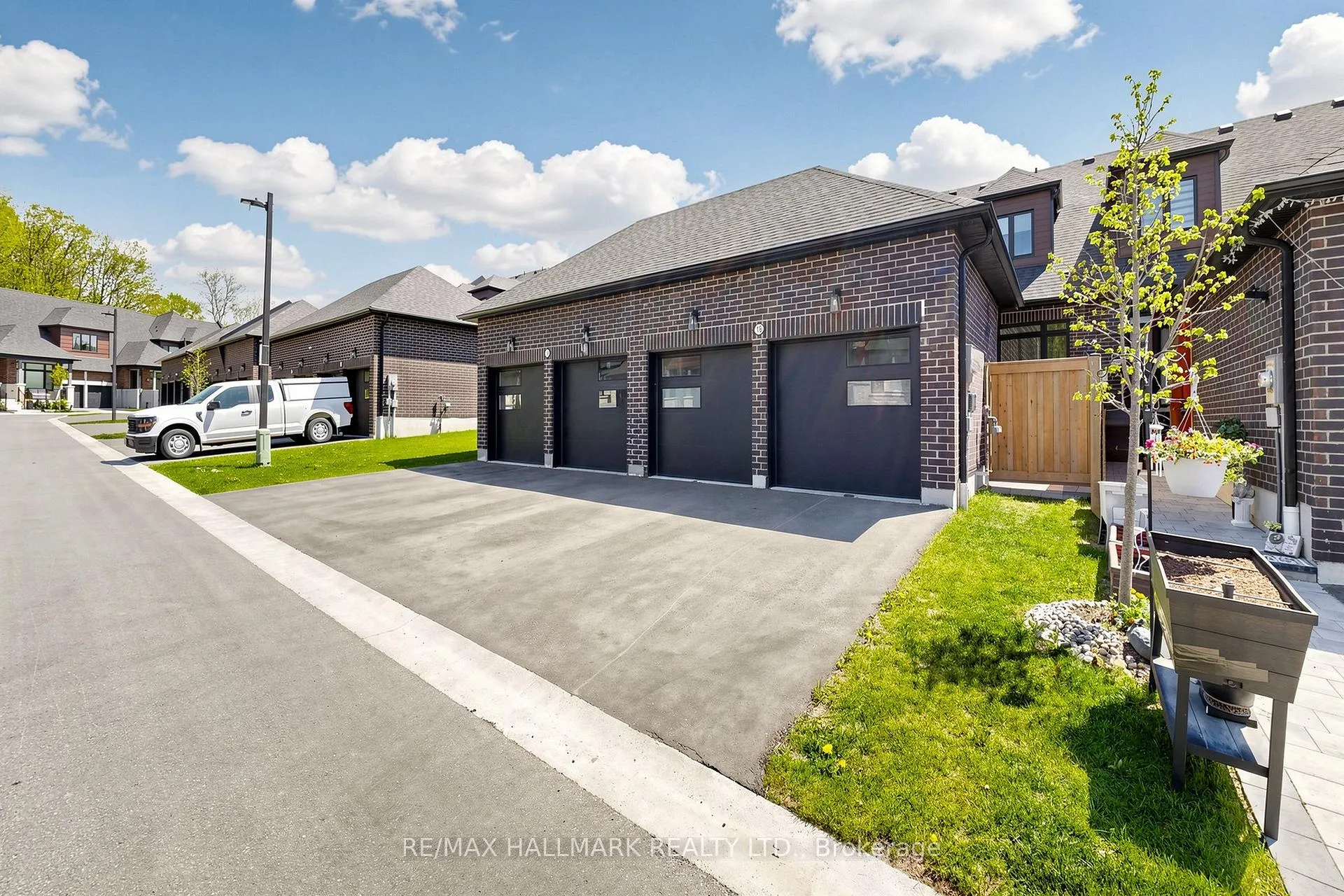 Photo 41 of 16 Vern Robertson Gate, Uxbridge — HOMEH