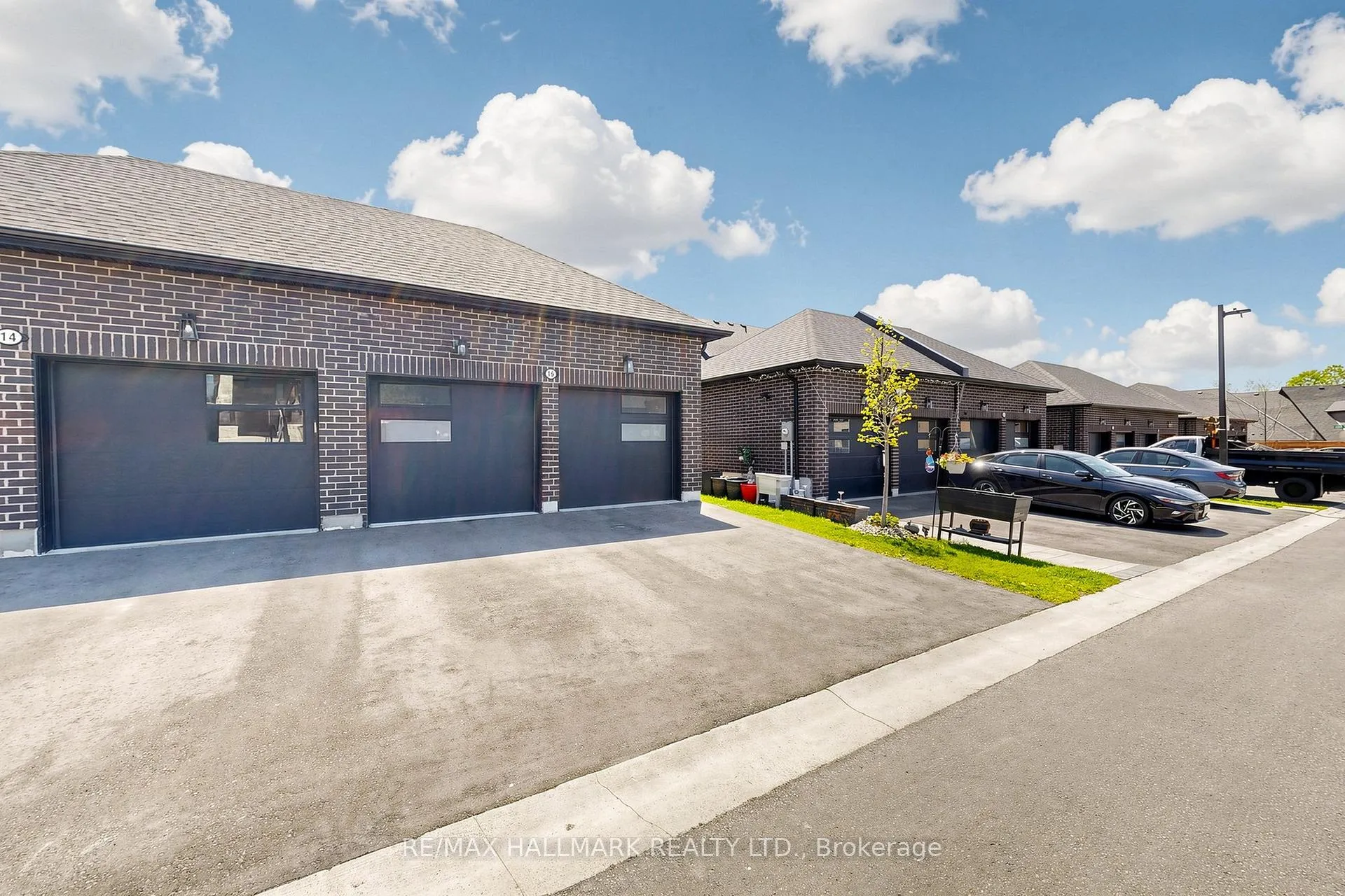 Photo 42 of 16 Vern Robertson Gate, Uxbridge — HOMEH