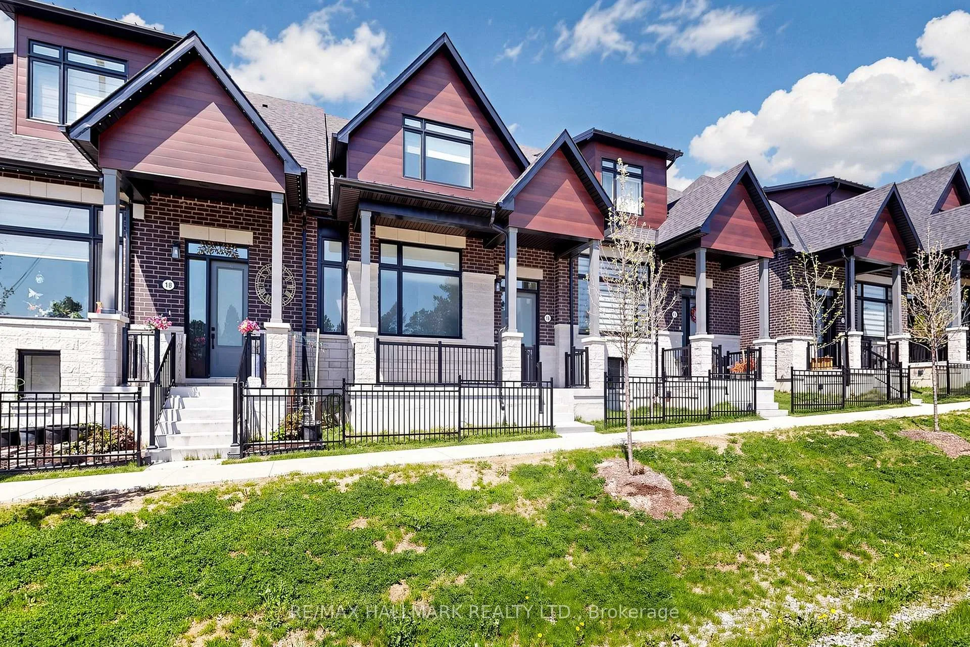 Photo 44 of 16 Vern Robertson Gate, Uxbridge — HOMEH