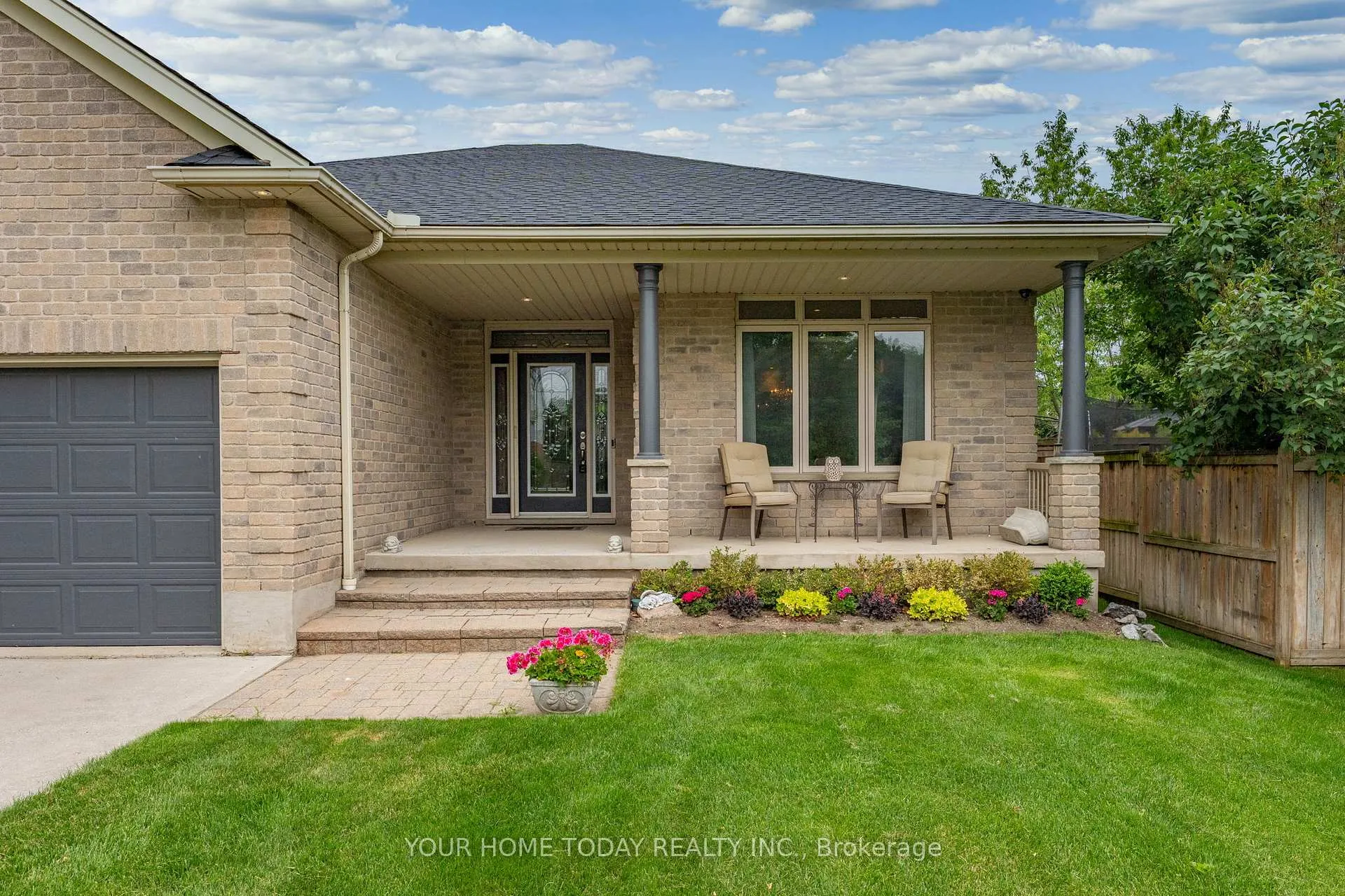Photo 2 of 37 Dawkins Crescent, Halton Hills, Acton — HOMEH