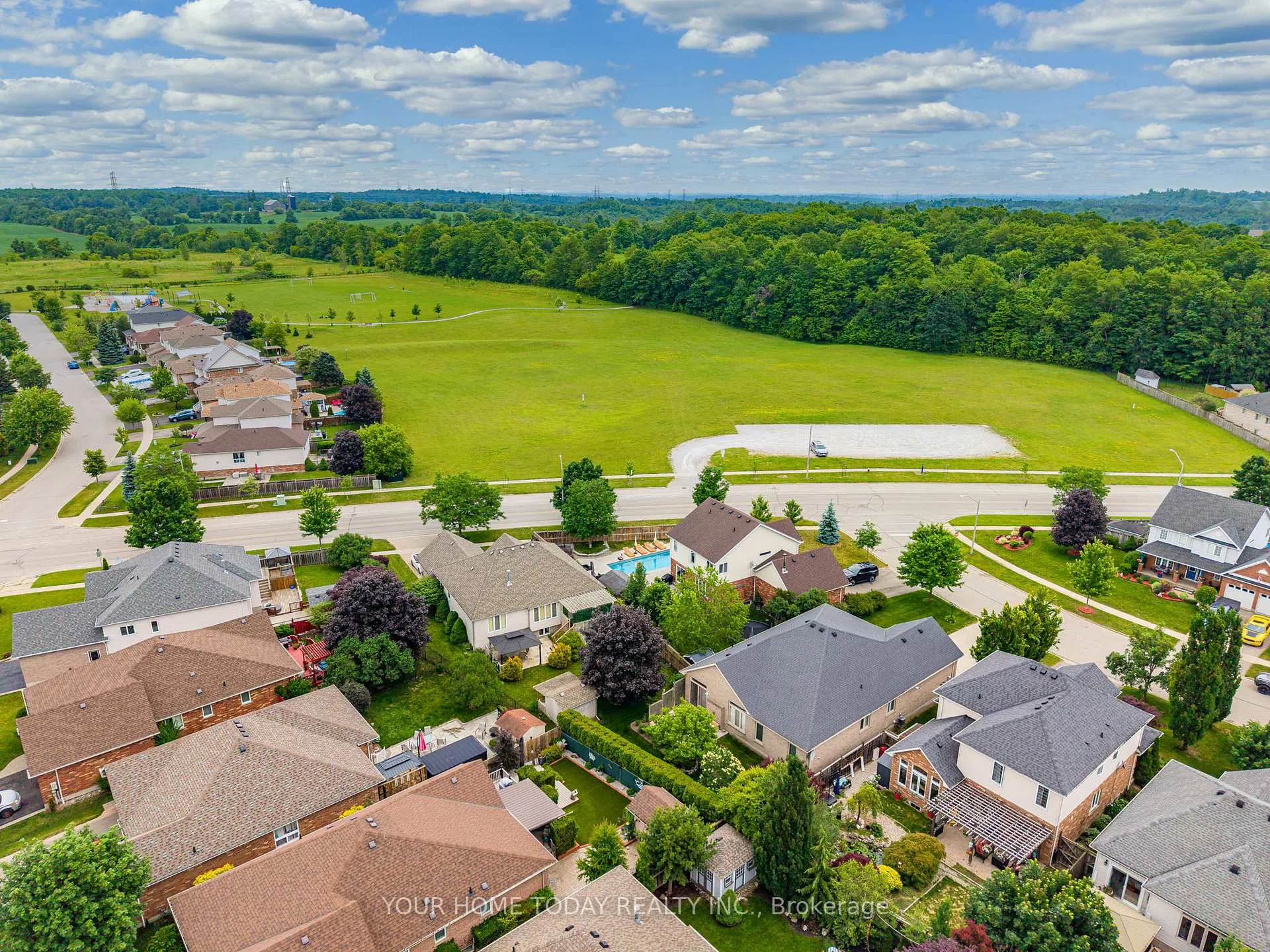 Photo 4 of 37 Dawkins Crescent, Halton Hills, Acton — HOMEH