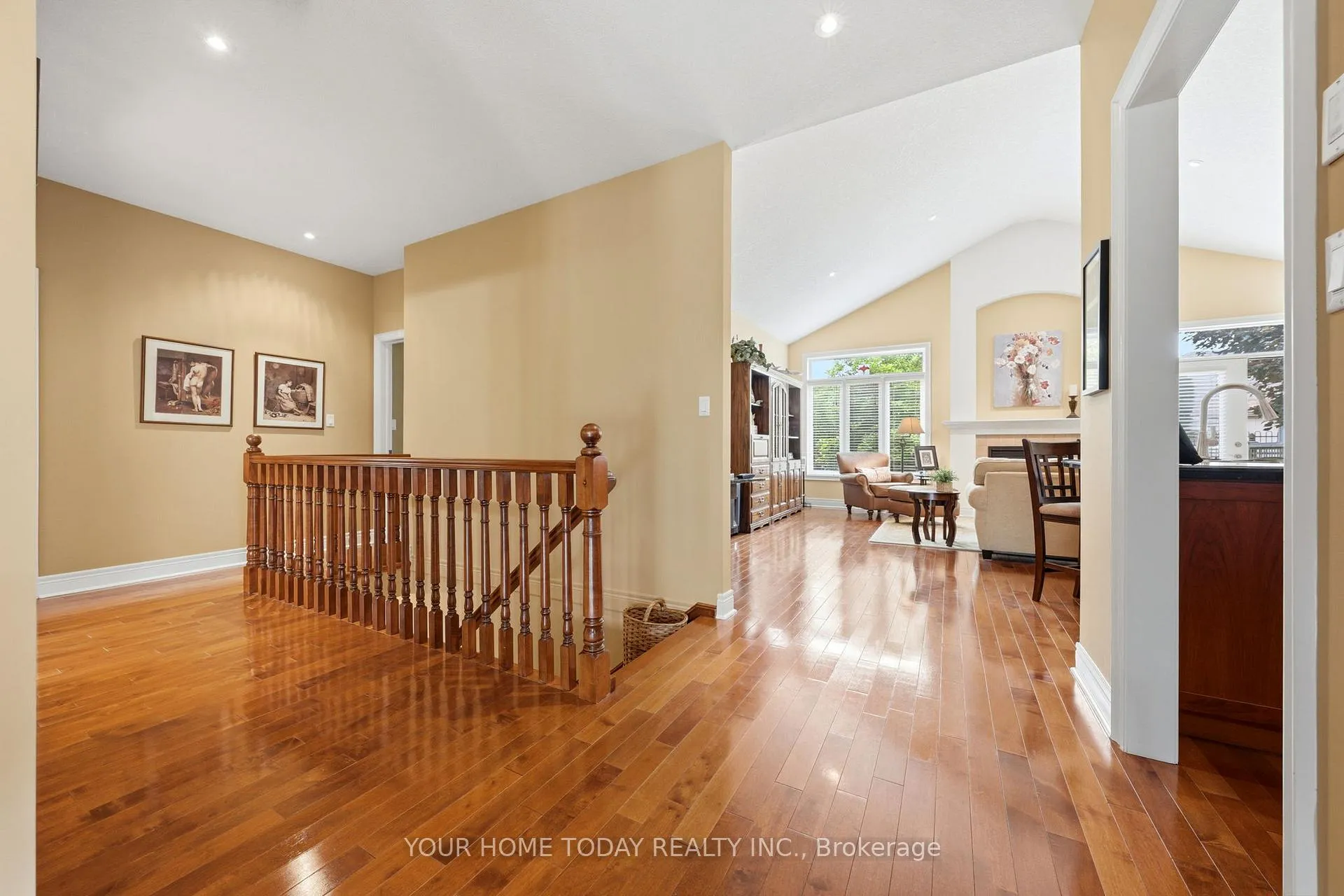 Photo 10 of 37 Dawkins Crescent, Halton Hills, Acton — HOMEH