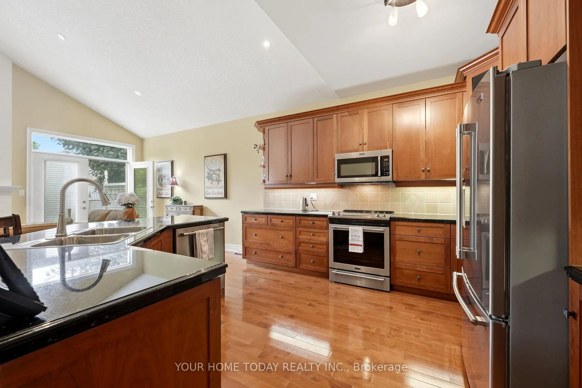 Photo 13 of 37 Dawkins Crescent, Halton Hills, Acton — HOMEH