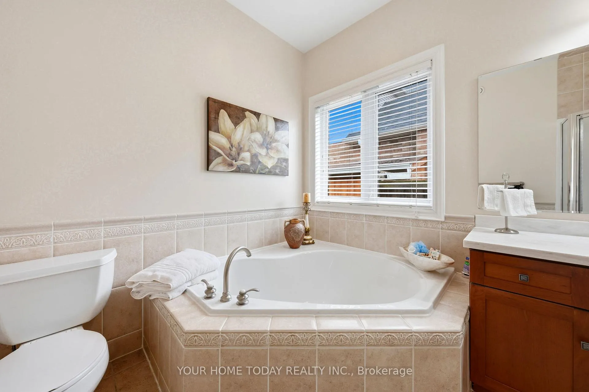 Photo 24 of 37 Dawkins Crescent, Halton Hills, Acton — HOMEH