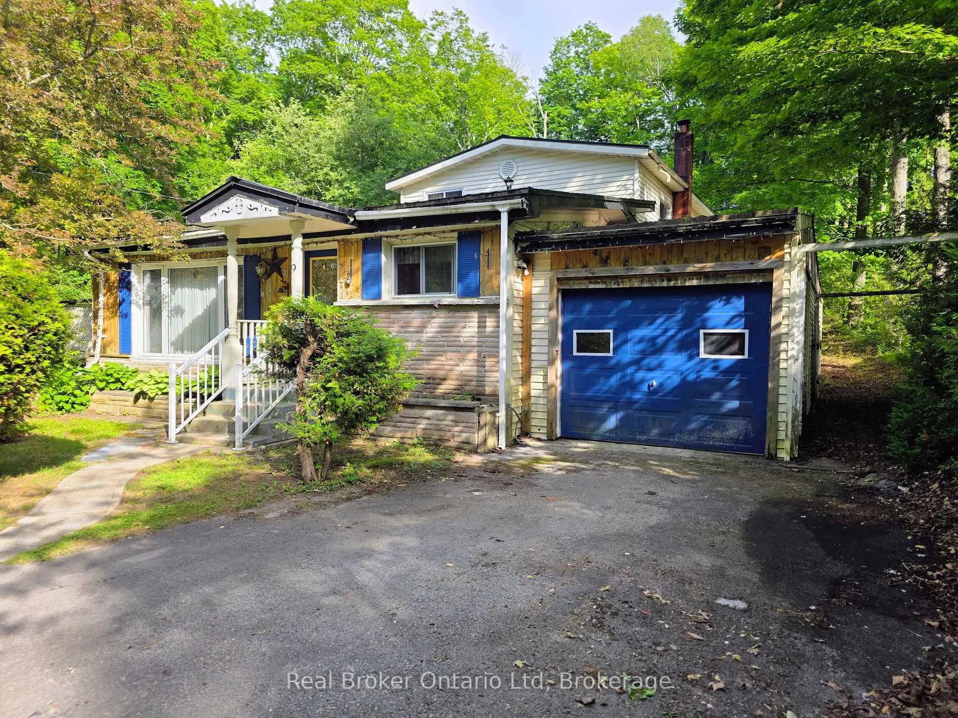Photo of 9 Burton Crescent S