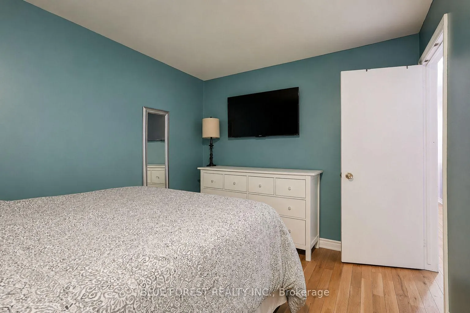 Photo 34 of 1674 Aldersbrook Road, London, North F — HOMEH