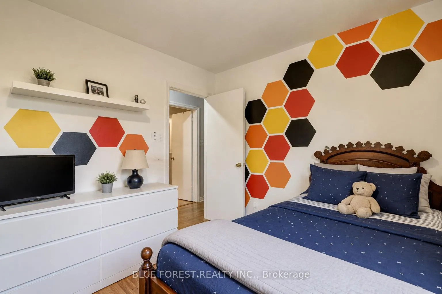 Photo 38 of 1674 Aldersbrook Road, London, North F — HOMEH
