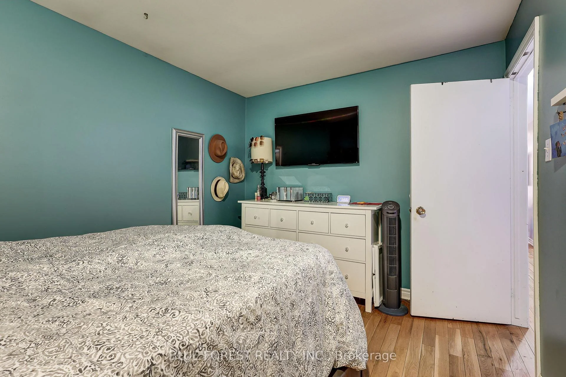 Photo 37 of 1674 Aldersbrook Road, London, North F — HOMEH