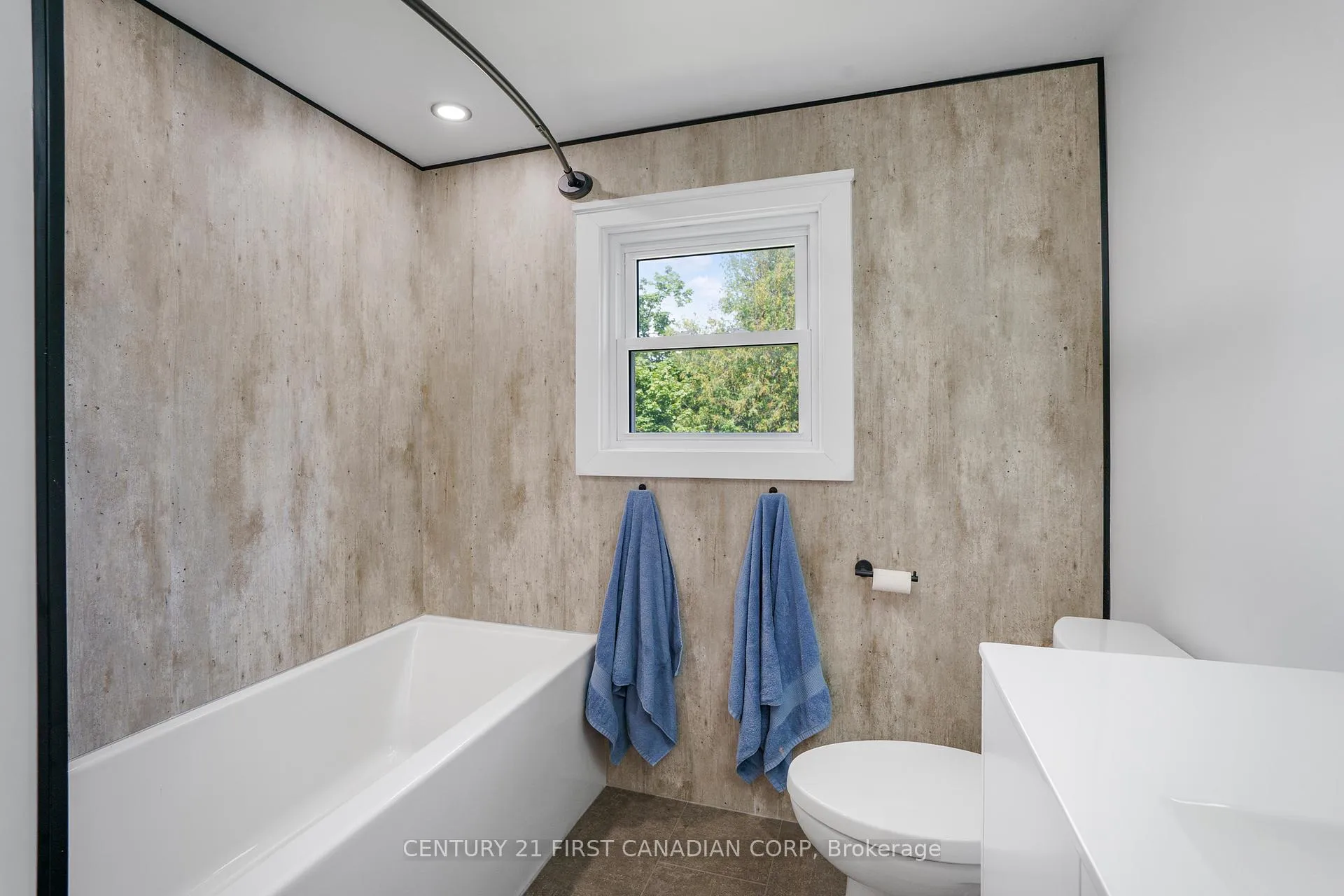 Photo 37 of 9 O'Brien Drive, Chatham-Kent, Chatham — HOMEH