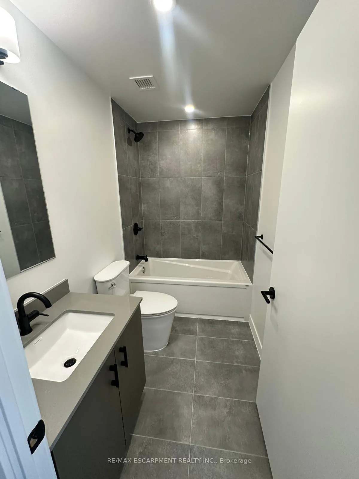 Photo 9 of Unit C1408, 4878 Powers Common, Burlington, Alton — HOMEH
