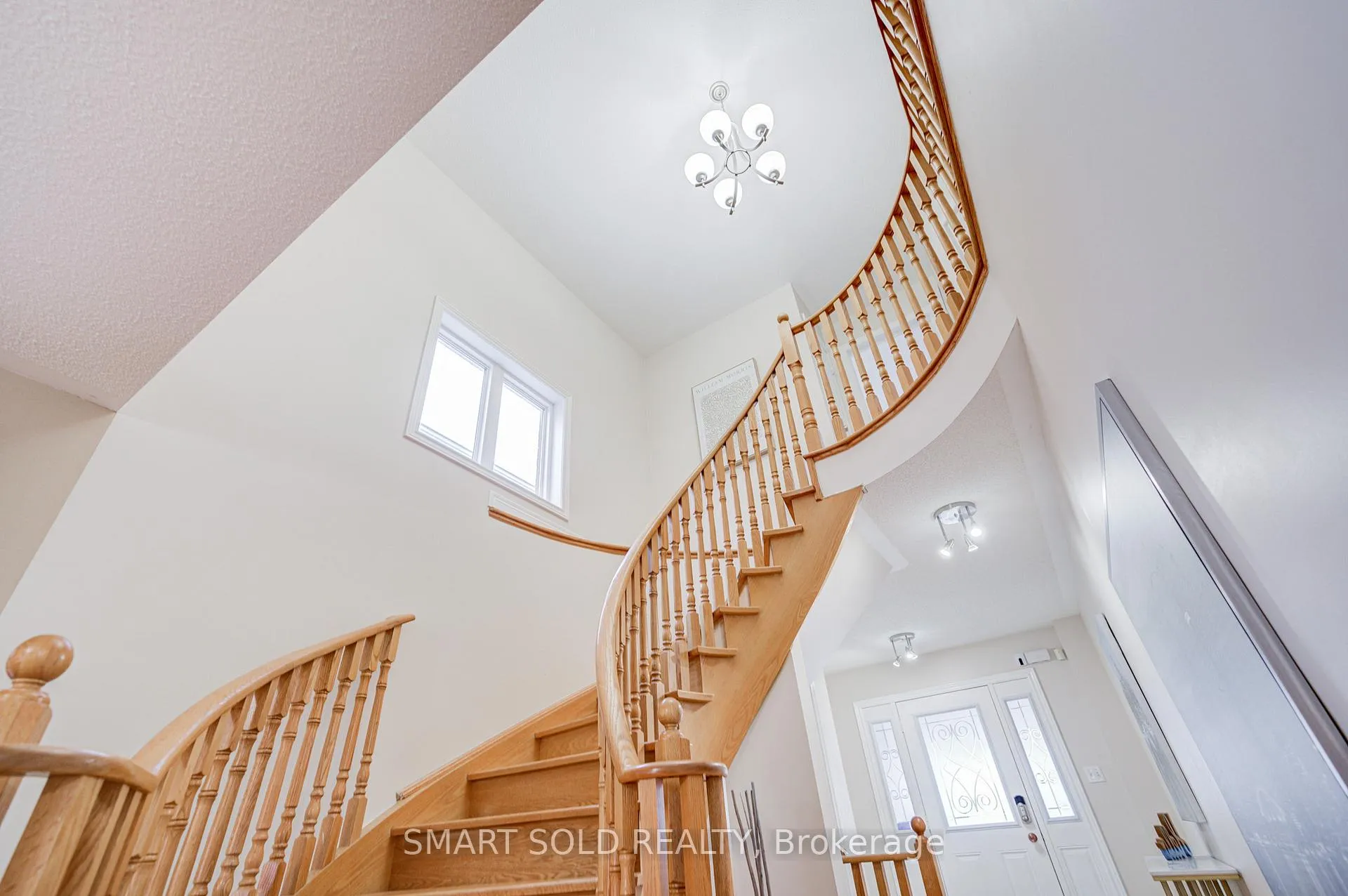 Photo 8 of 16 Lealinds Road, Vaughan, Patterson — HOMEH