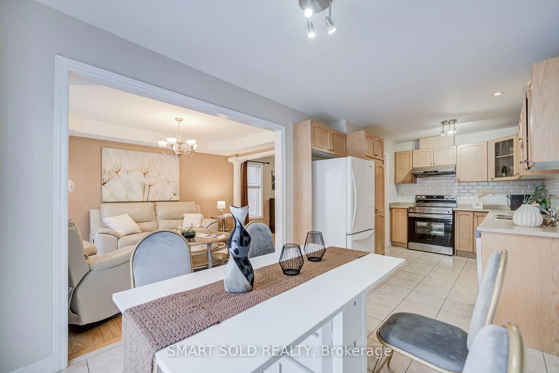 Photo 15 of 16 Lealinds Road, Vaughan, Patterson — HOMEH
