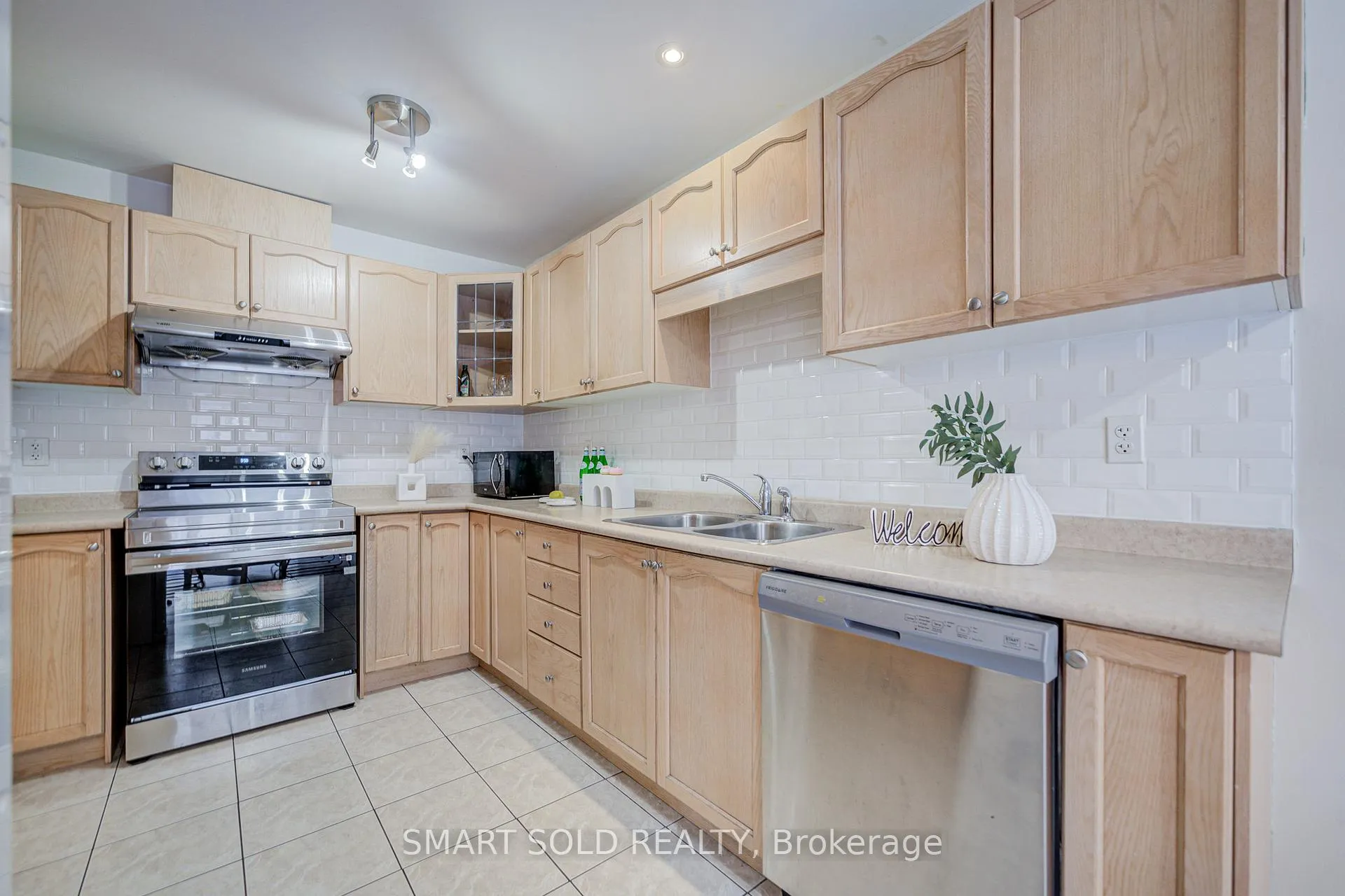 Photo 17 of 16 Lealinds Road, Vaughan, Patterson — HOMEH