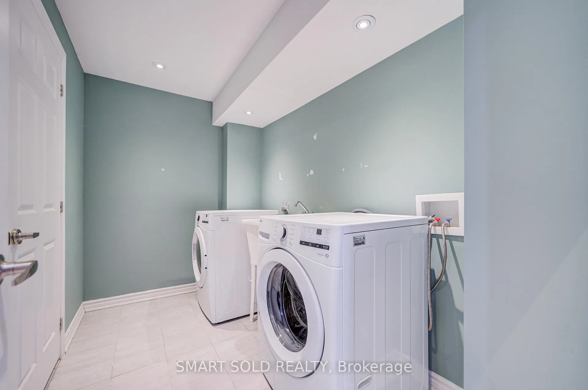Photo 39 of 16 Lealinds Road, Vaughan, Patterson — HOMEH
