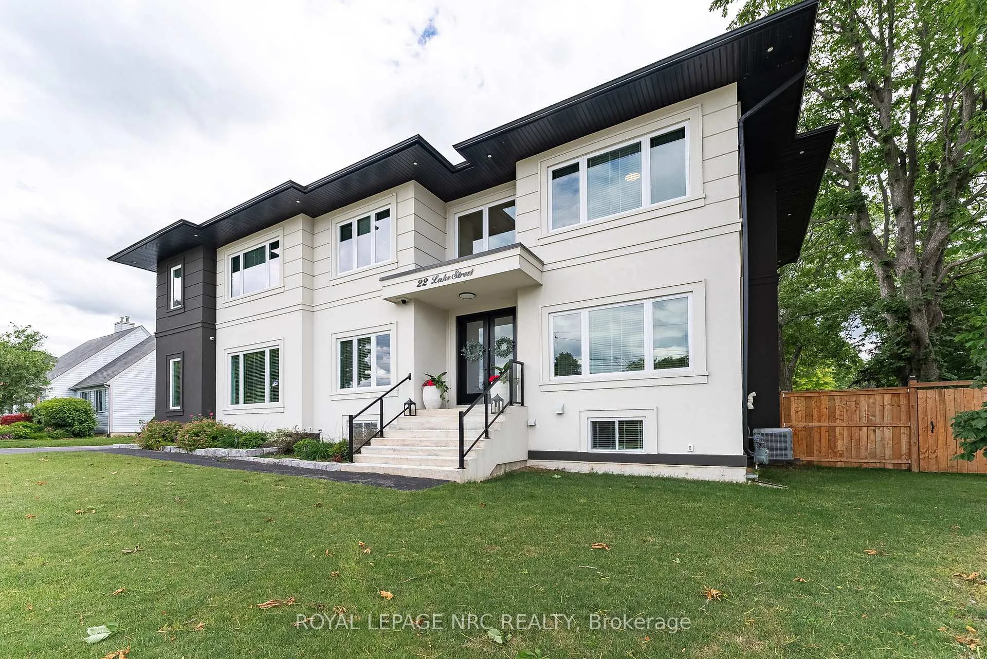 Photo 2 of 22 Lake Street, Grimsby, Grimsby Beach — HOMEH