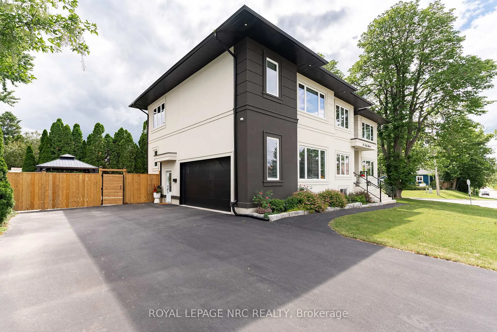 Photo 3 of 22 Lake Street, Grimsby, Grimsby Beach — HOMEH
