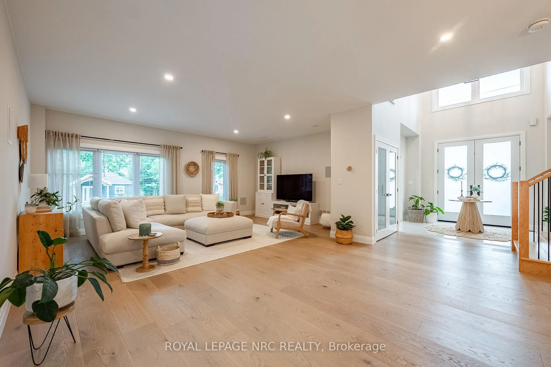 Photo 13 of 22 Lake Street, Grimsby, Grimsby Beach — HOMEH